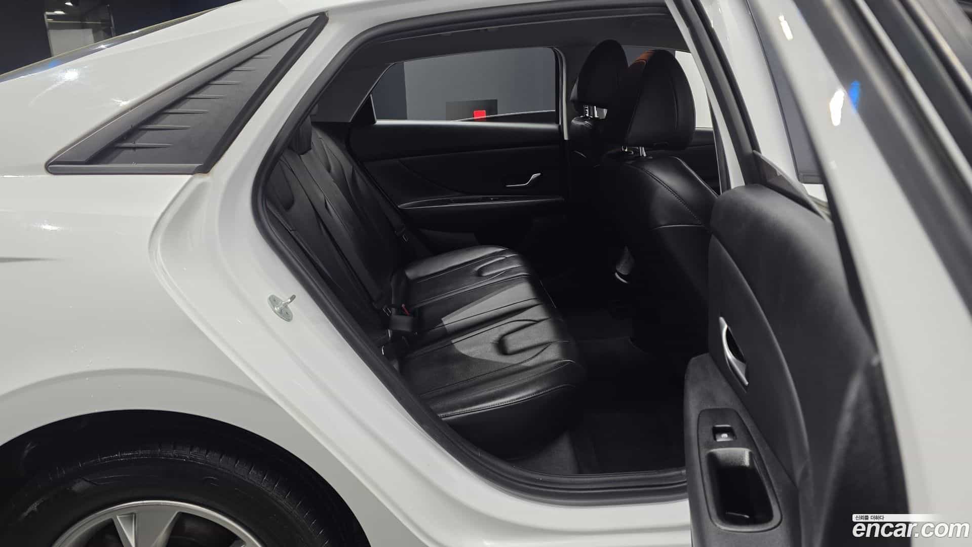 AVANTE Hyundai 2022.4-OPTION-015
