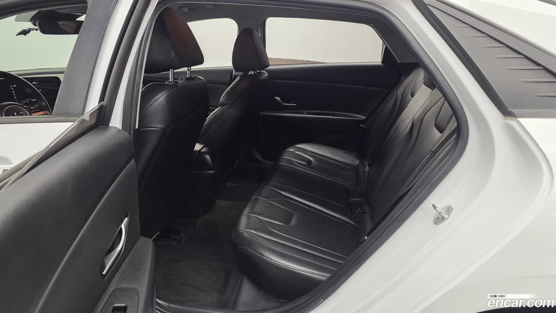 AVANTE Hyundai 2022.4-OPTION-016
