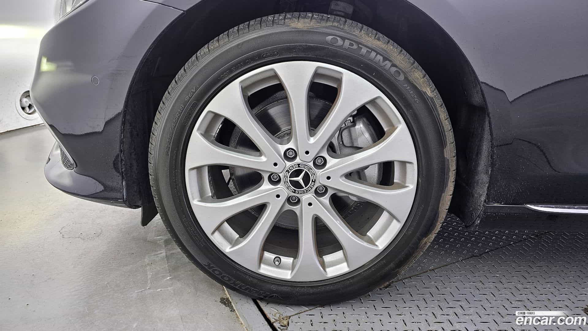 E-Class Mercedes-Benz 2019.8-OUTER-005