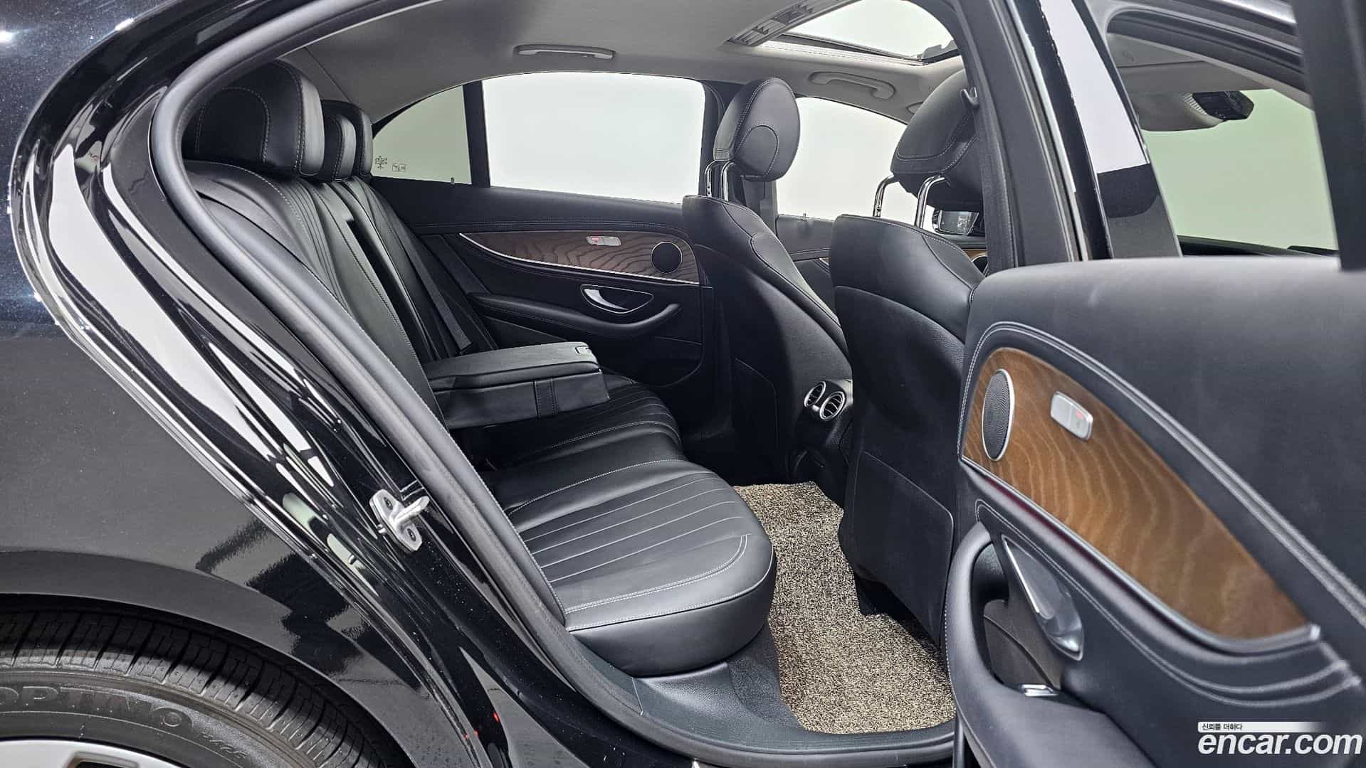 E-Class Mercedes-Benz 2019.8-OPTION-015