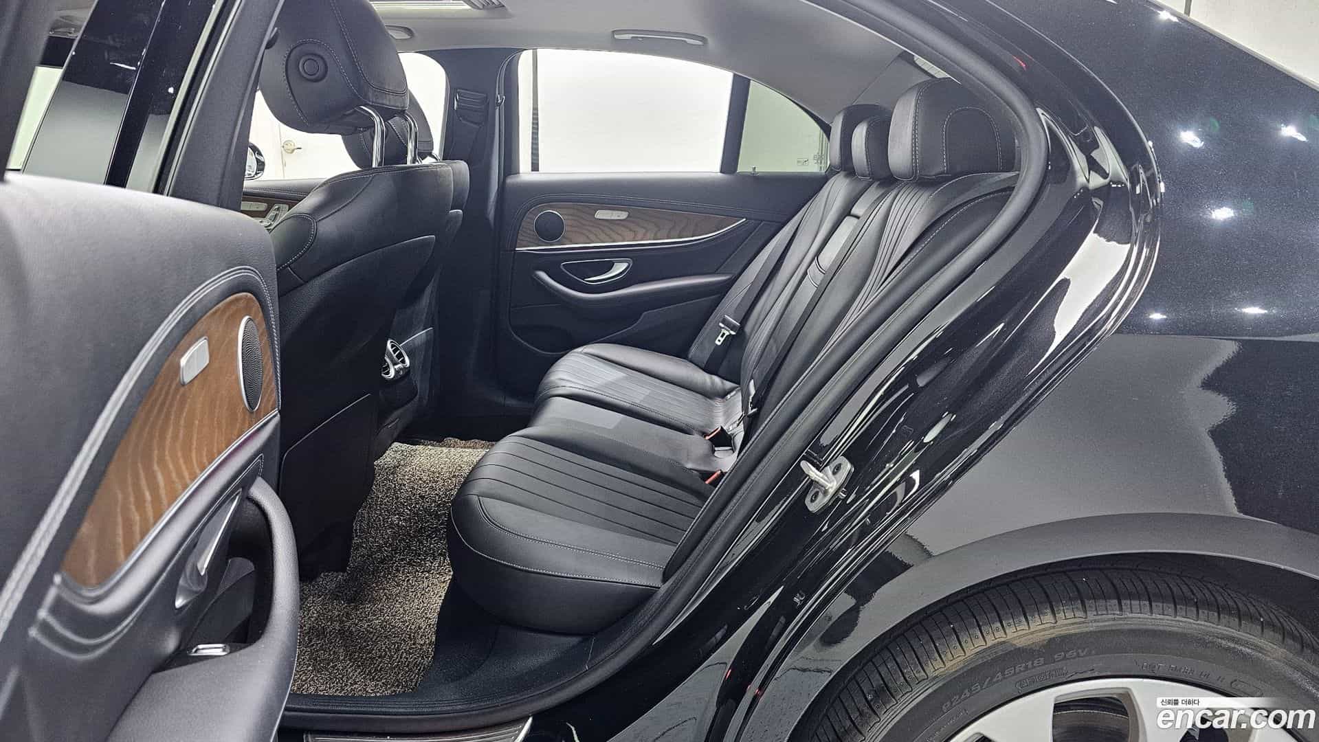 E-Class Mercedes-Benz 2019.8-OPTION-016