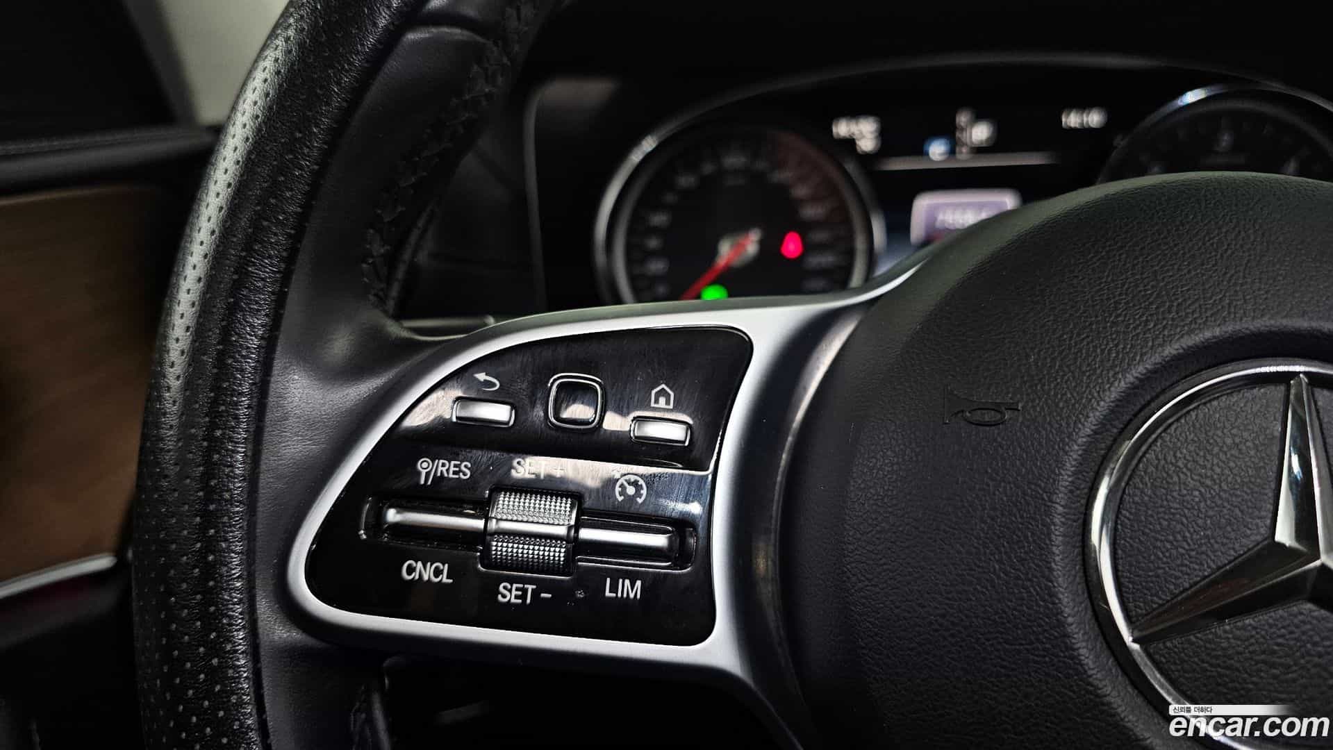 E-Class Mercedes-Benz 2019.8-OPTION-022