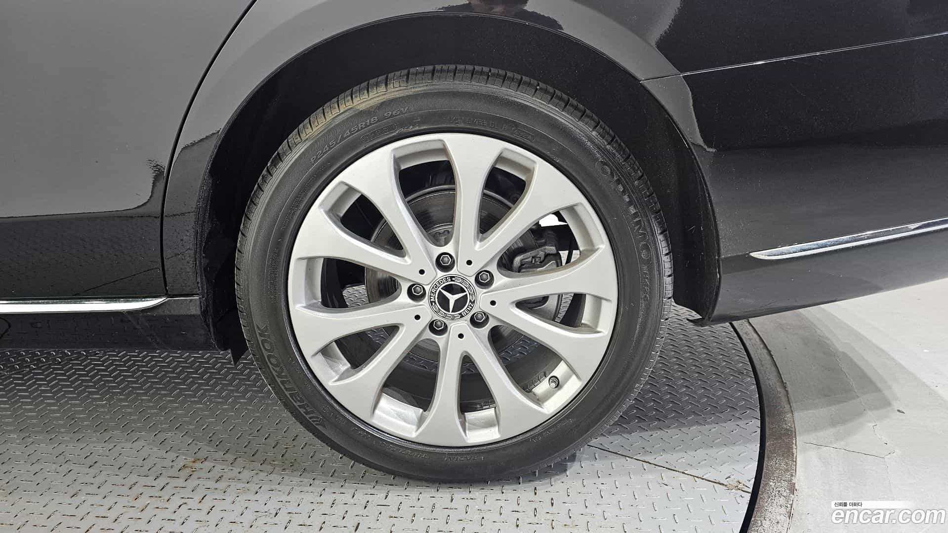 E-Class Mercedes-Benz 2019.8-OUTER-031