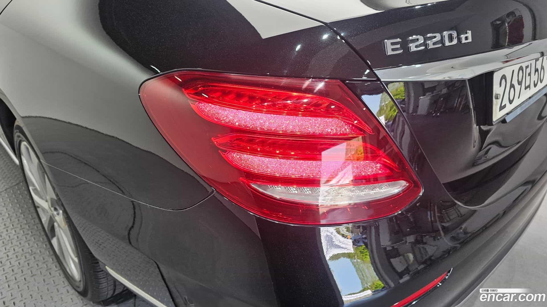E-Class Mercedes-Benz 2019.8-OUTER-033