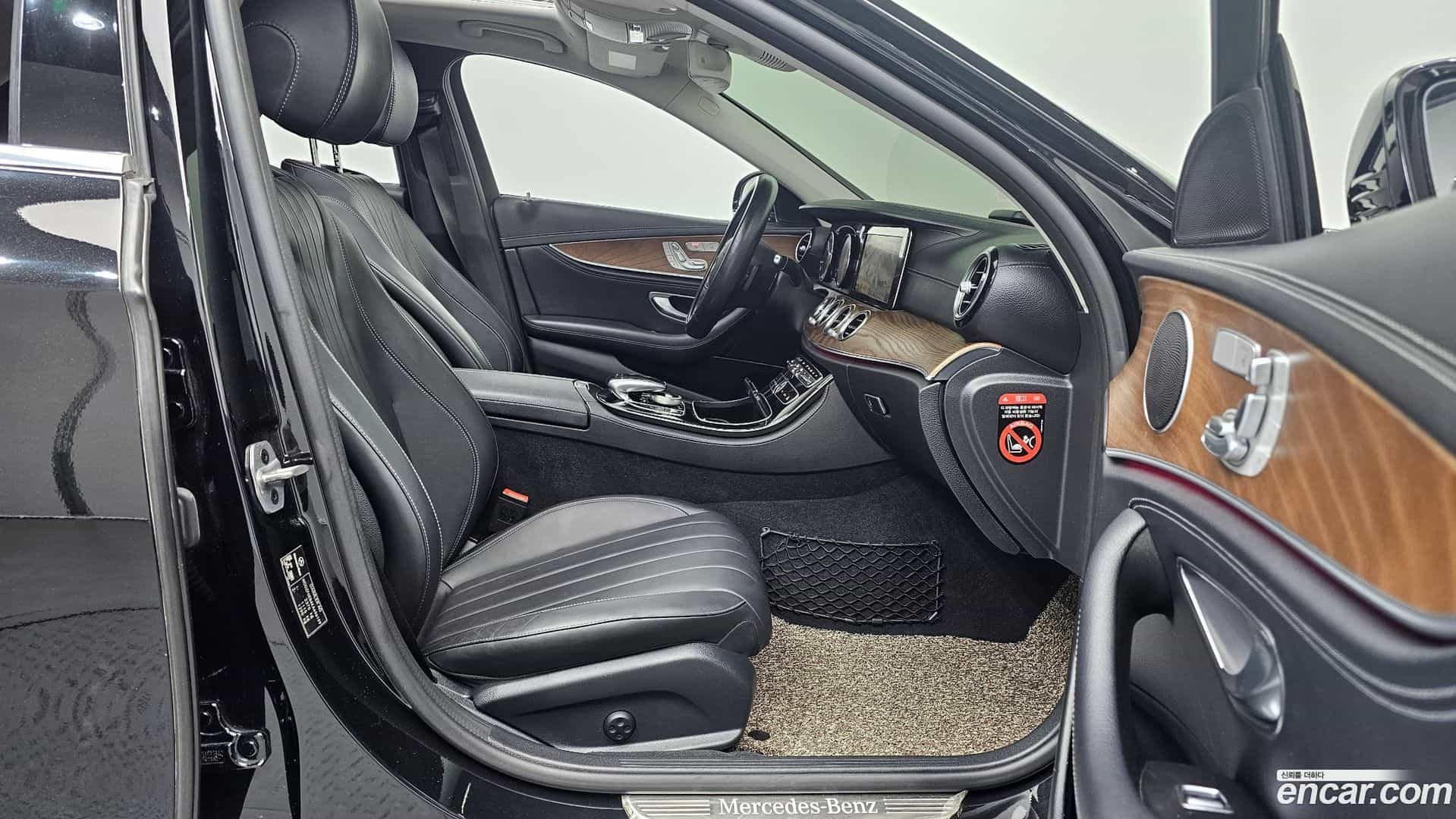E-Class Mercedes-Benz 2019.8-INNER-036