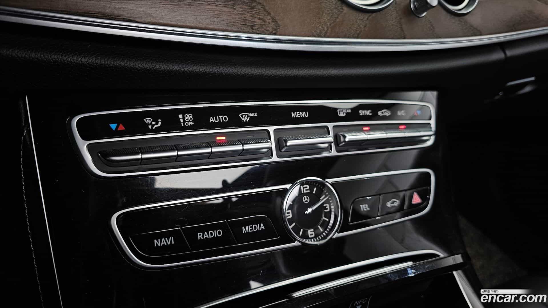 E-Class Mercedes-Benz 2019.8-OPTION-041
