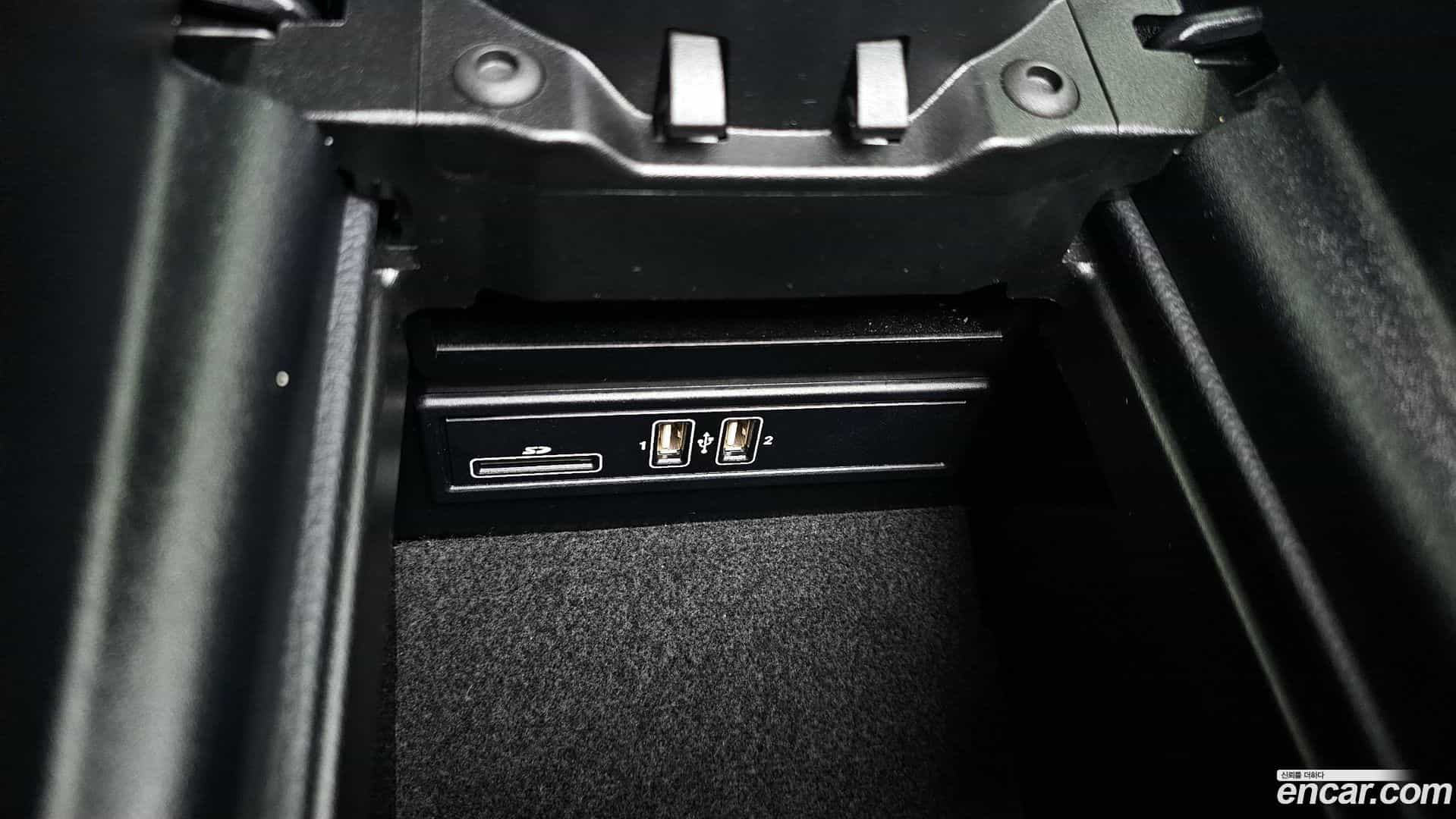 E-Class Mercedes-Benz 2019.8-OPTION-042