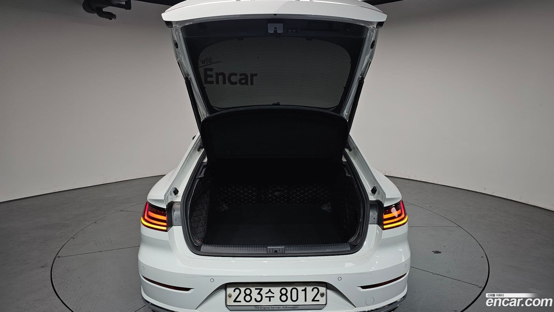 Main__Slider__Photo:Arteon Volkswagen 2019.9-19