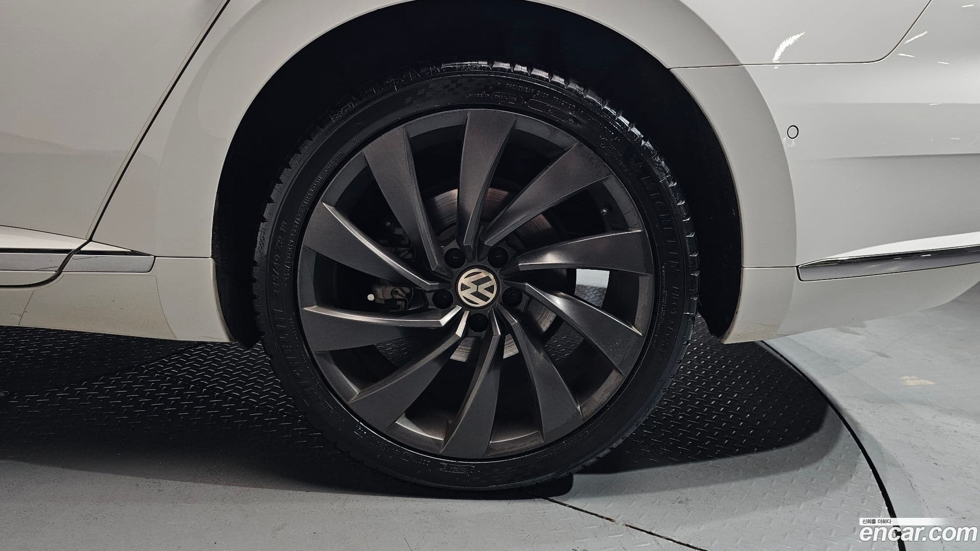 Main__Slider__Photo:Arteon Volkswagen 2019.9-20