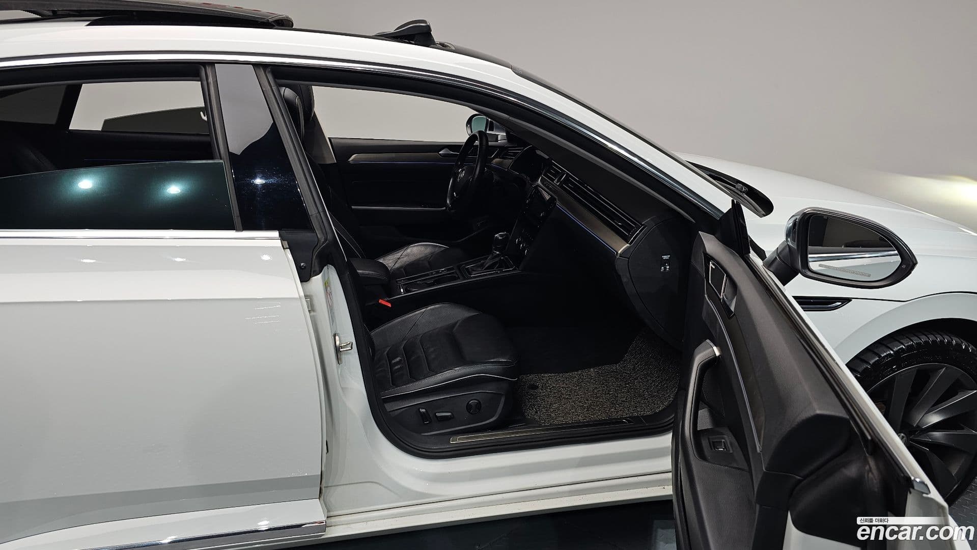 Main__Slider__Photo:Arteon Volkswagen 2019.9-25