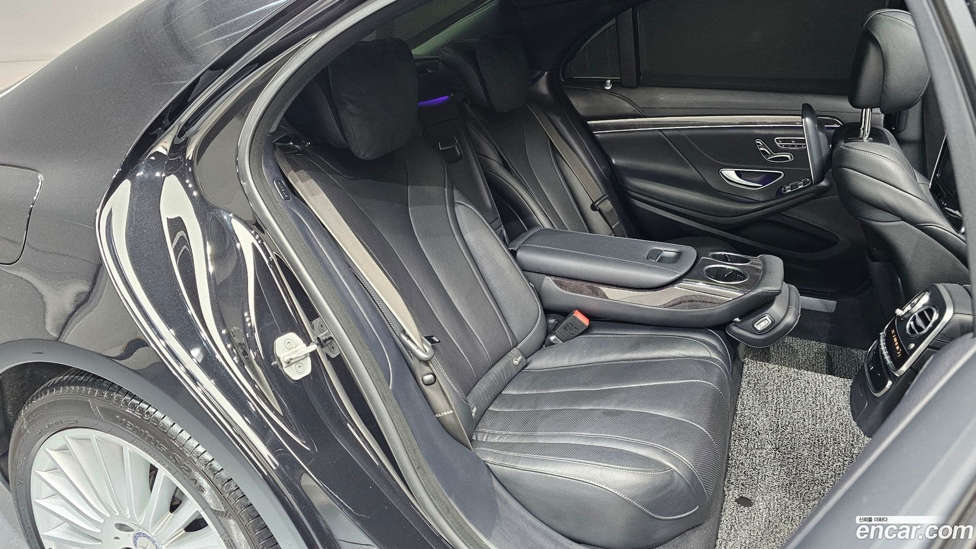 Main__Slider__Photo:S-Class Mercedes-Benz 2017.5-25