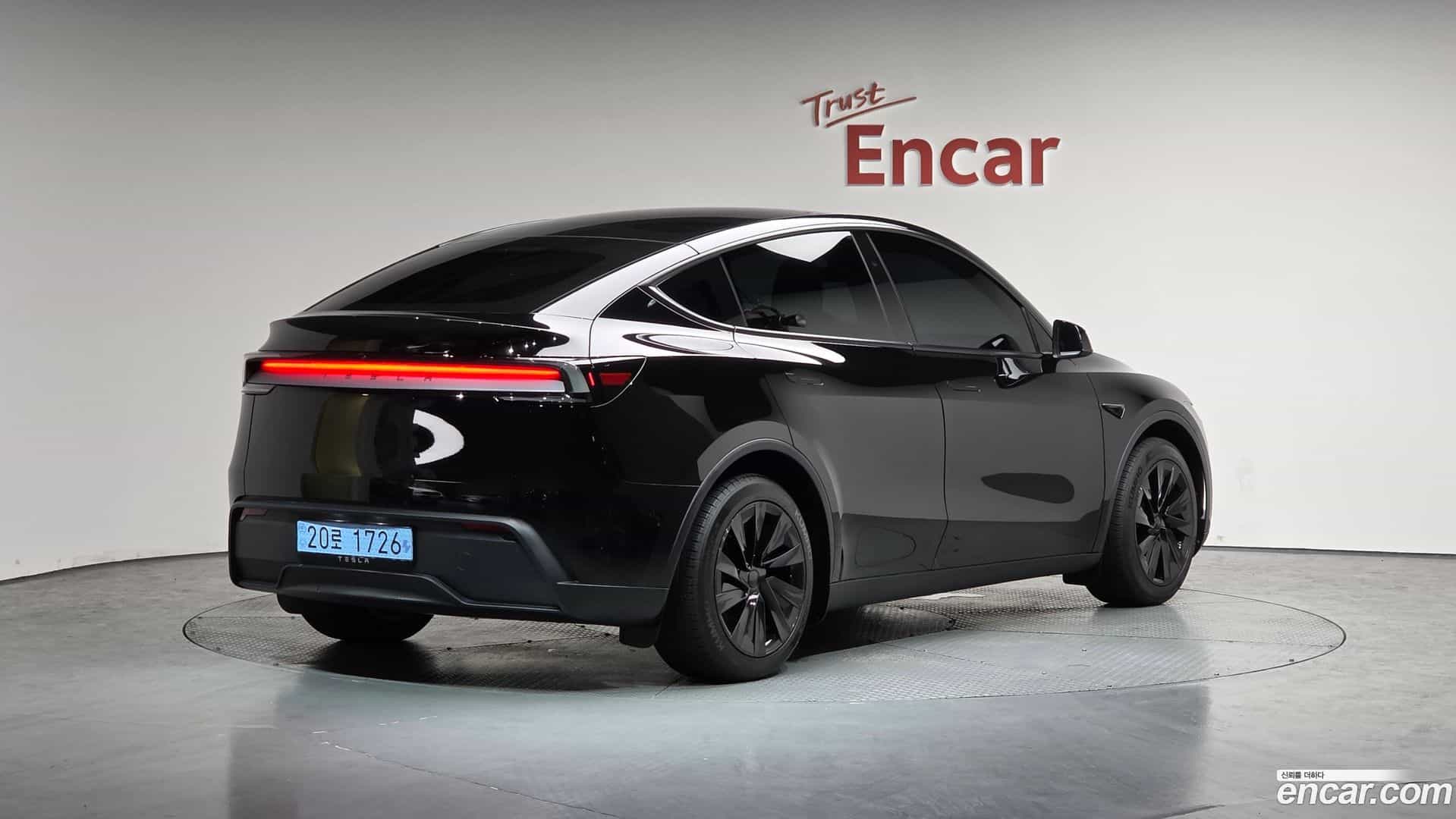 Model Y Tesla 2025.7-OUTER-002