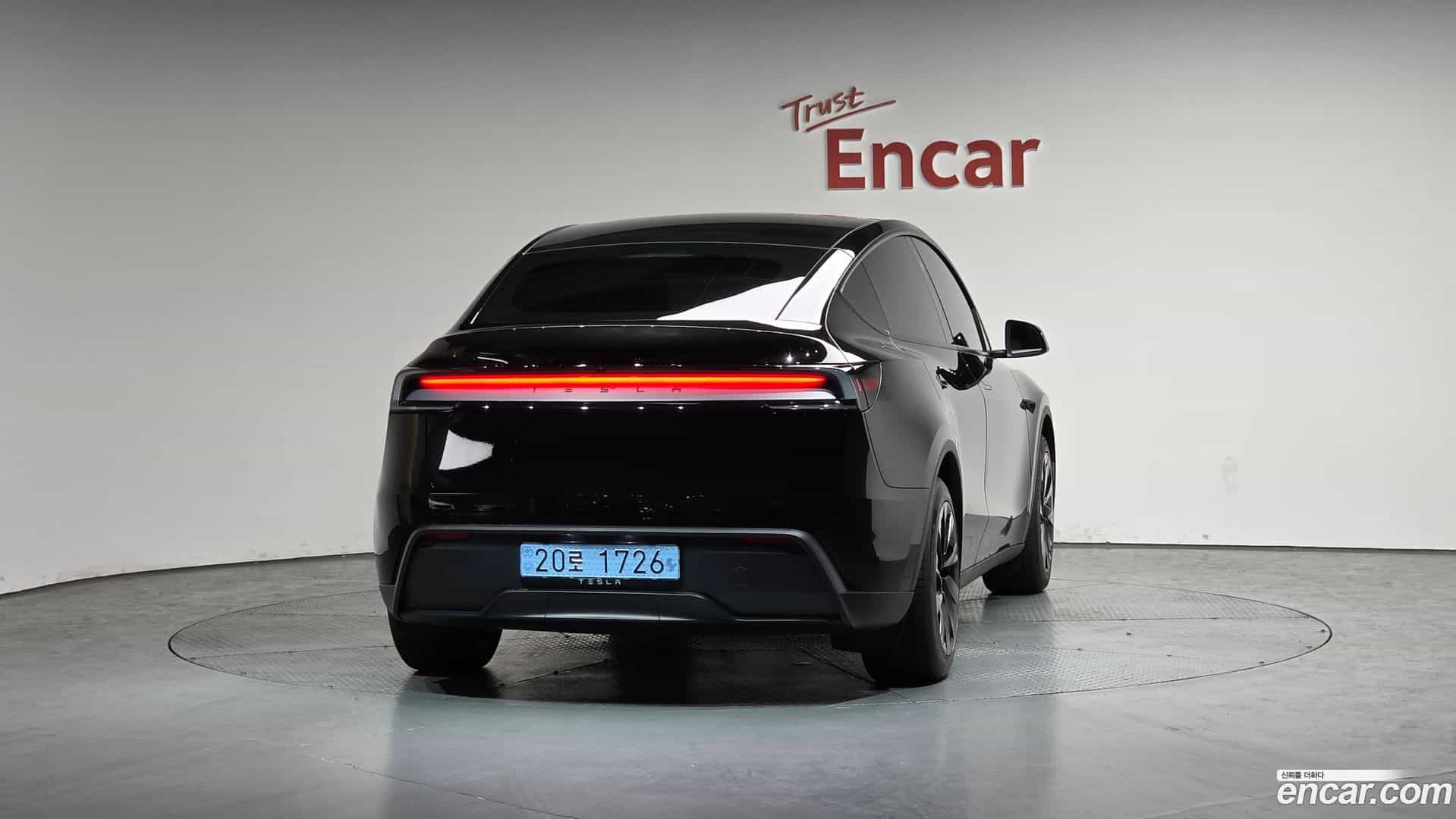 Model Y Tesla 2025.7-OUTER-004