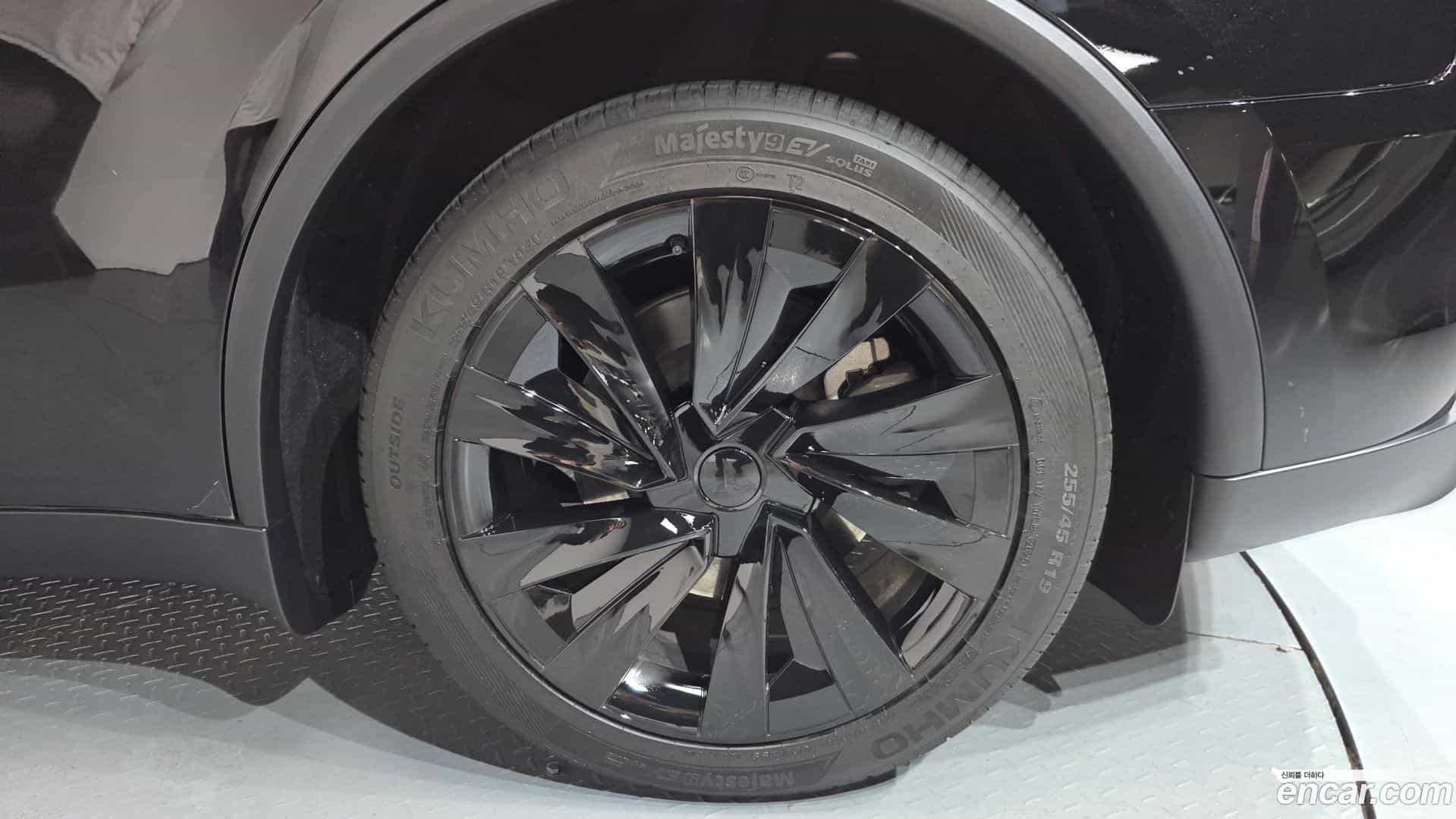 Model Y Tesla 2025.7-OUTER-031