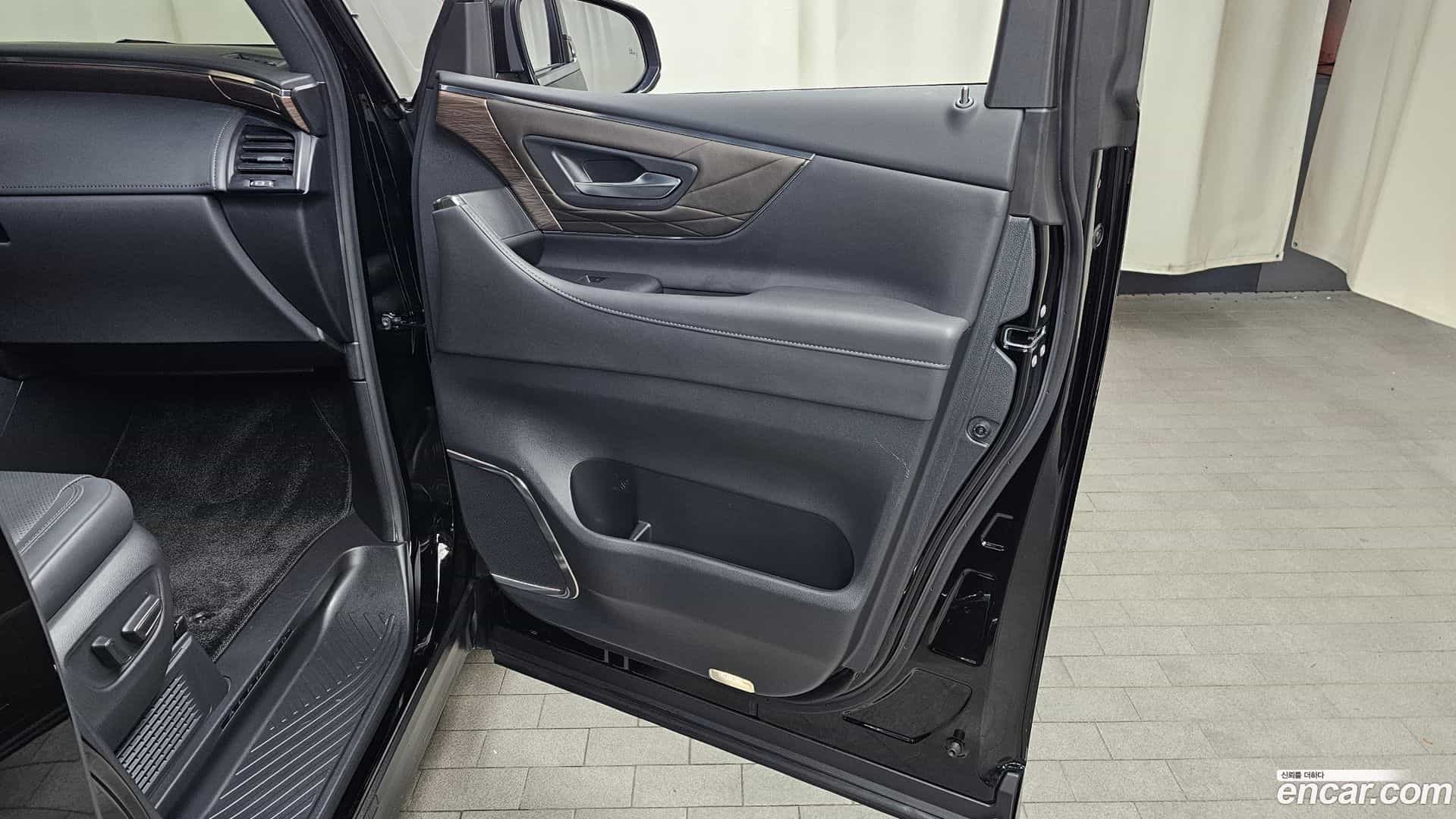 Alphard Toyota 2023.10-INNER-035