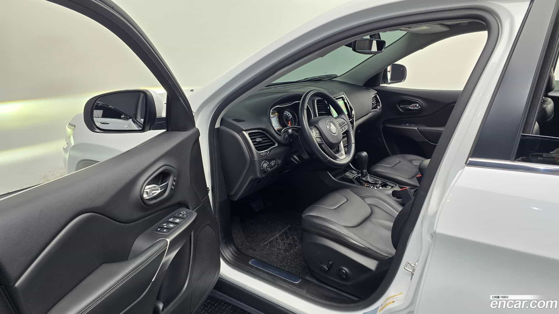 Cherokee Jeep 2020.4-OPTION-015