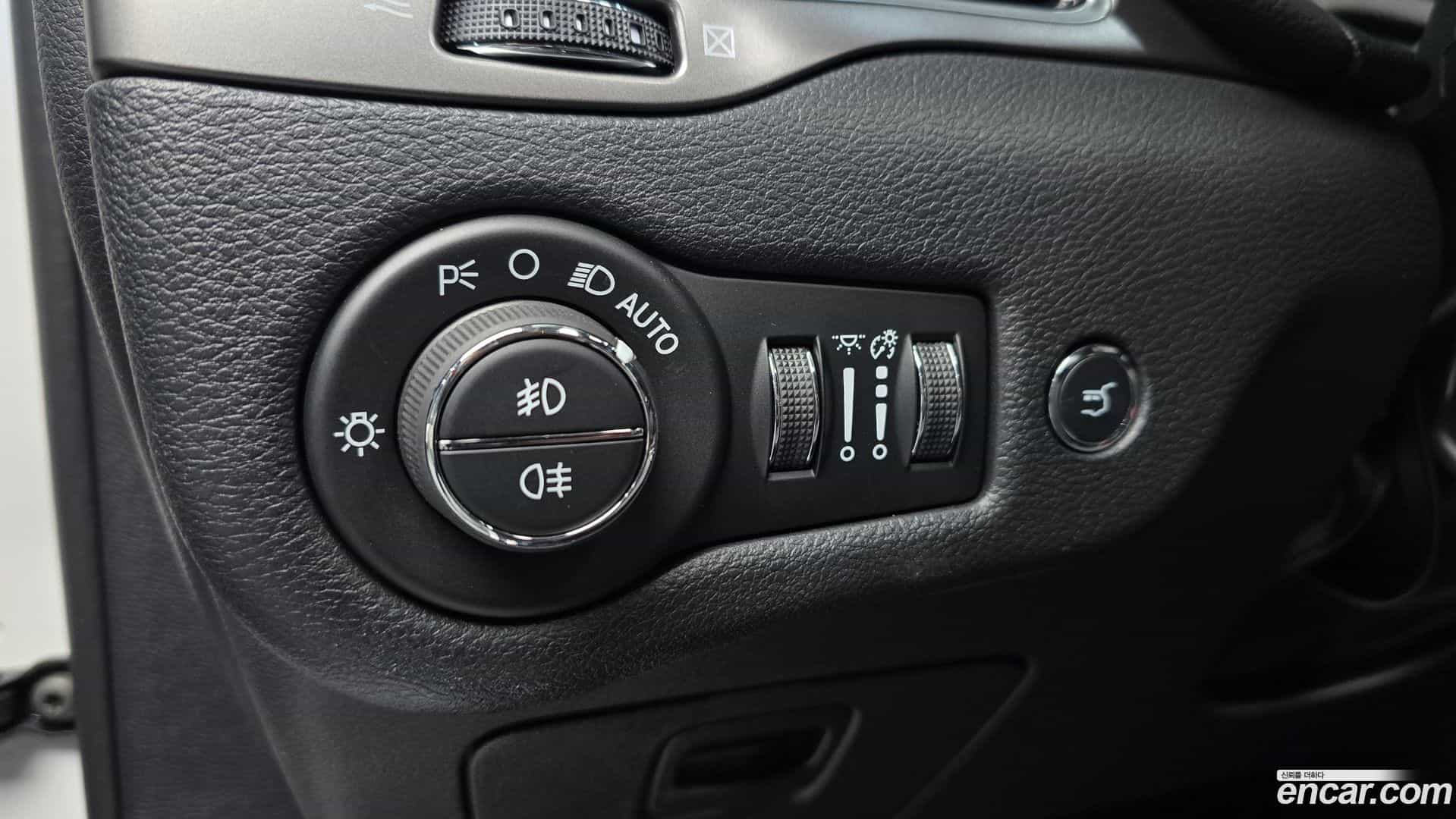 Cherokee Jeep 2020.4-OPTION-018