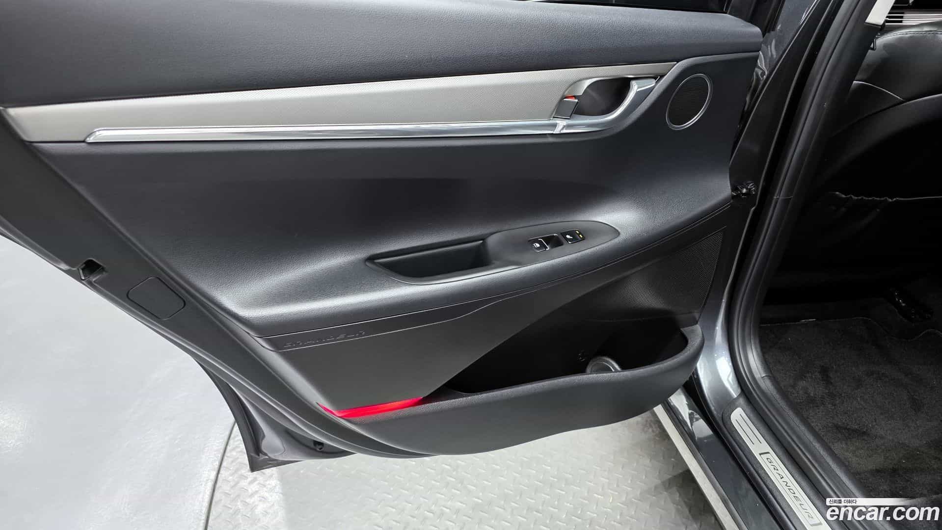 Grandeur Hyundai 2022.1-INNER-035