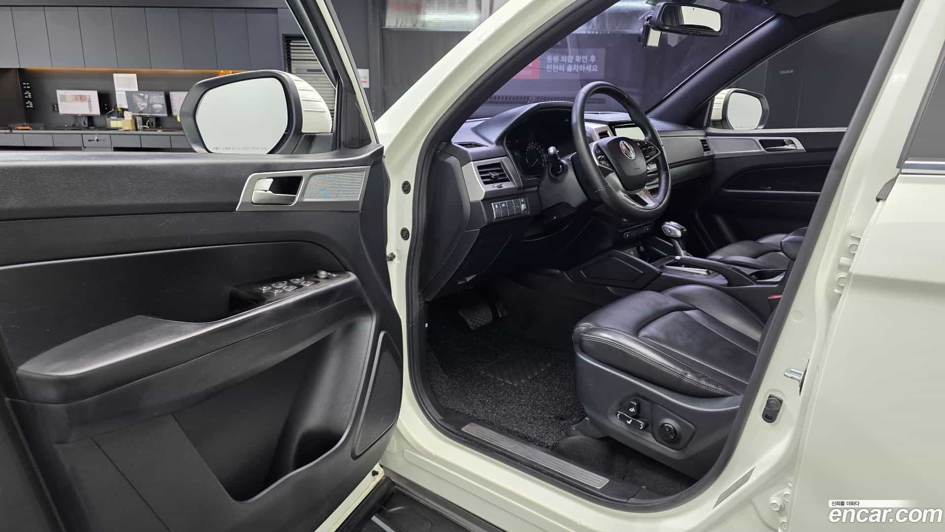 Rexton KG Mobility 2019.0-INNER-010