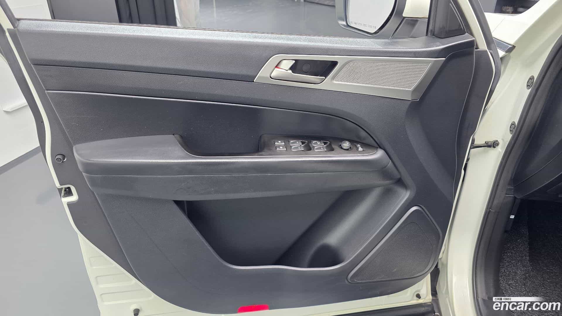Rexton KG Mobility 2019.0-INNER-034