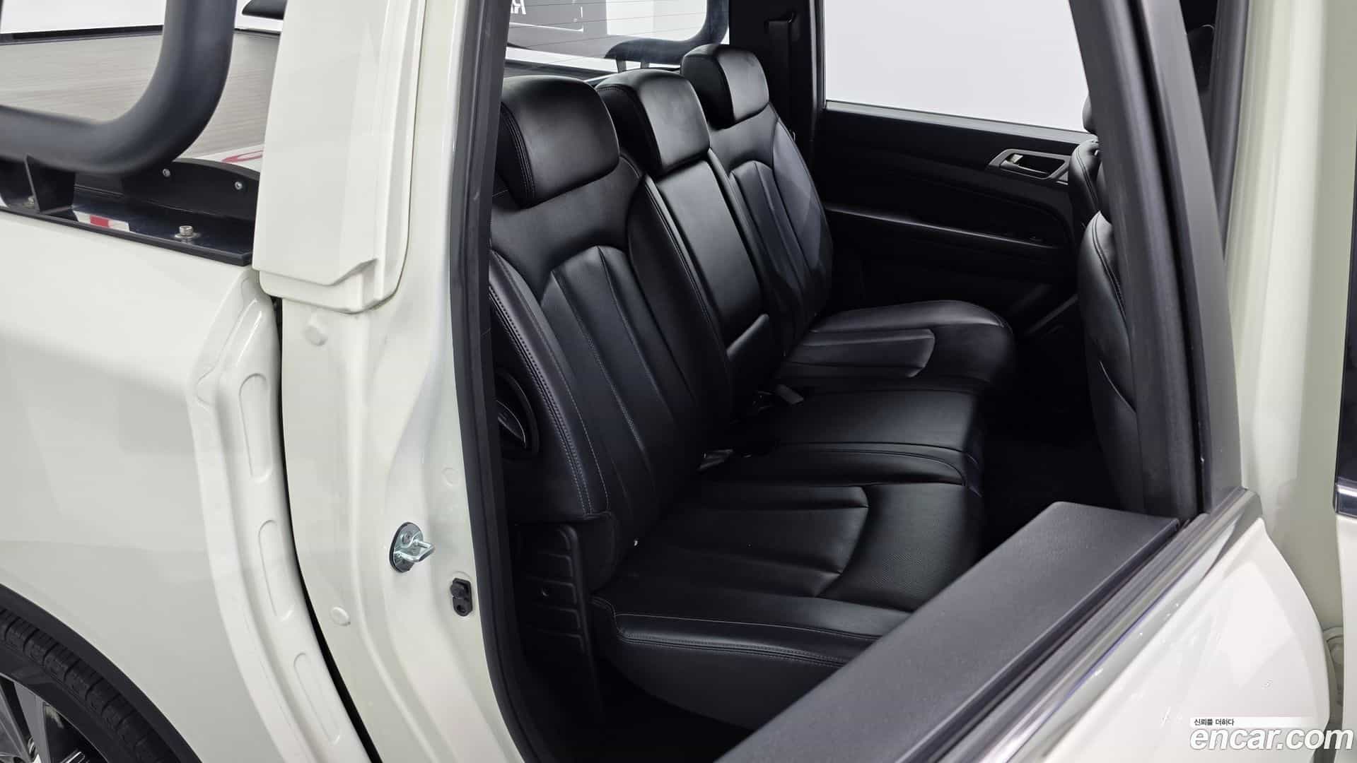 Rexton KG Mobility 2019.0-INNER-036