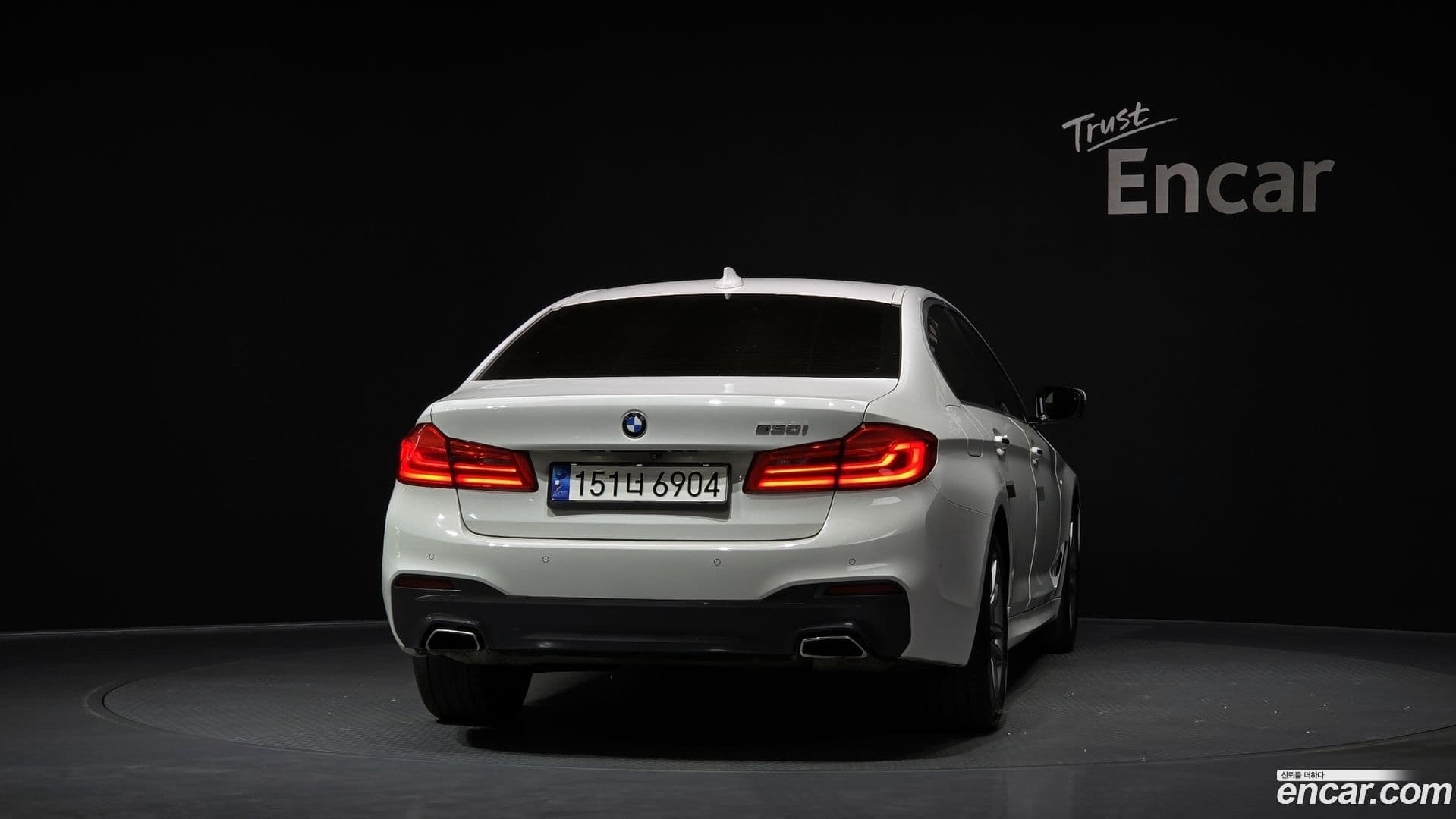 Main__Slider__Photo:5-Series BMW 2017.11-3