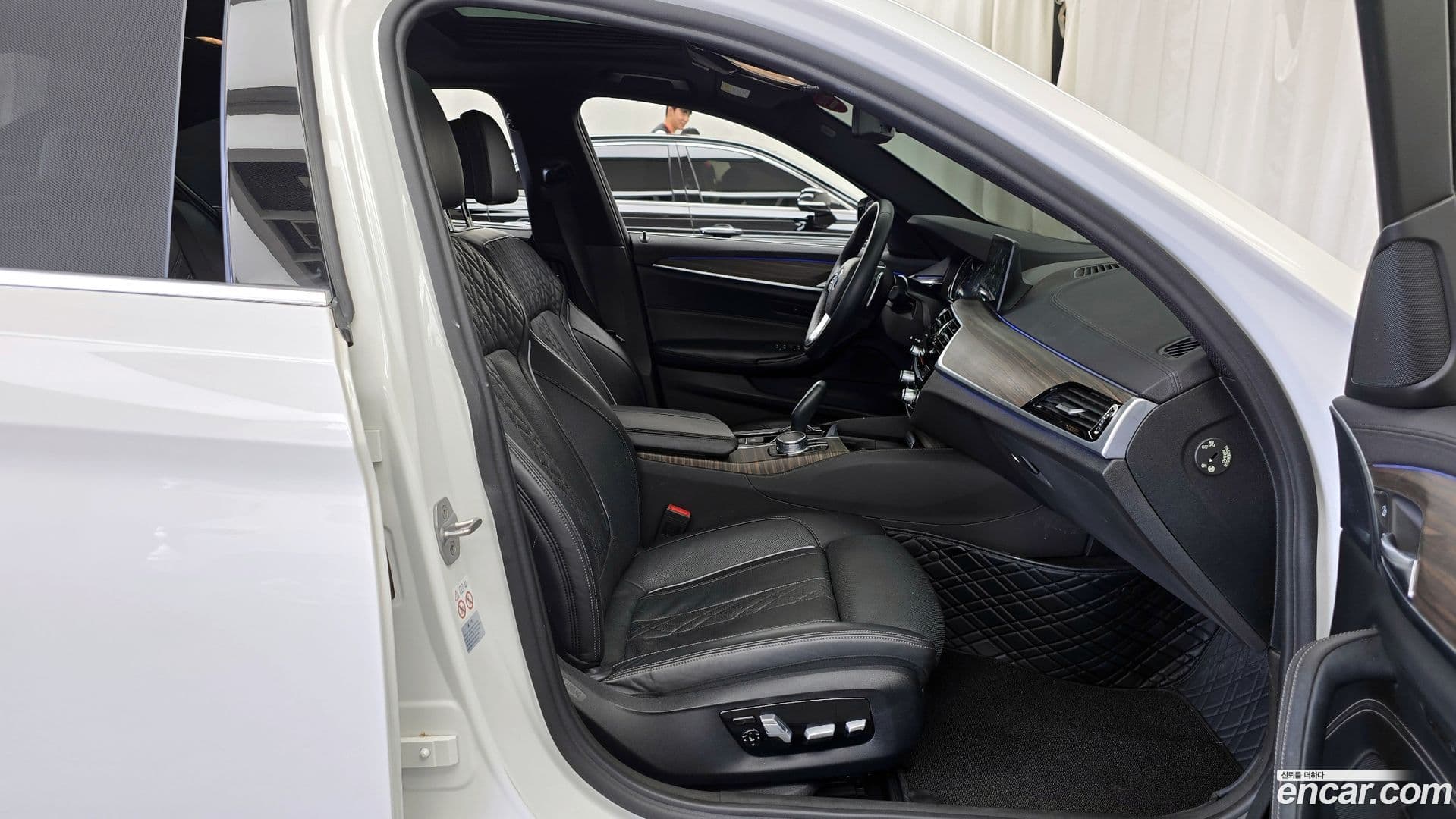 Main__Slider__Photo:5-Series BMW 2017.11-11