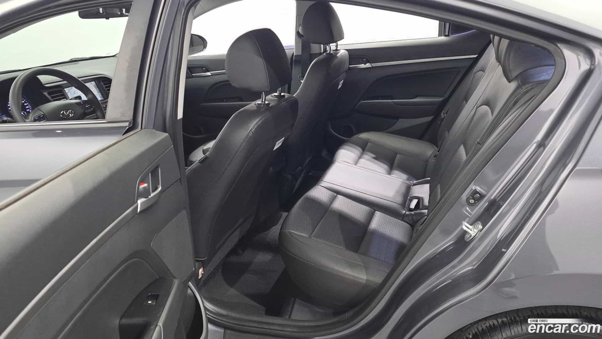 AVANTE Hyundai 2019.8-OPTION-015