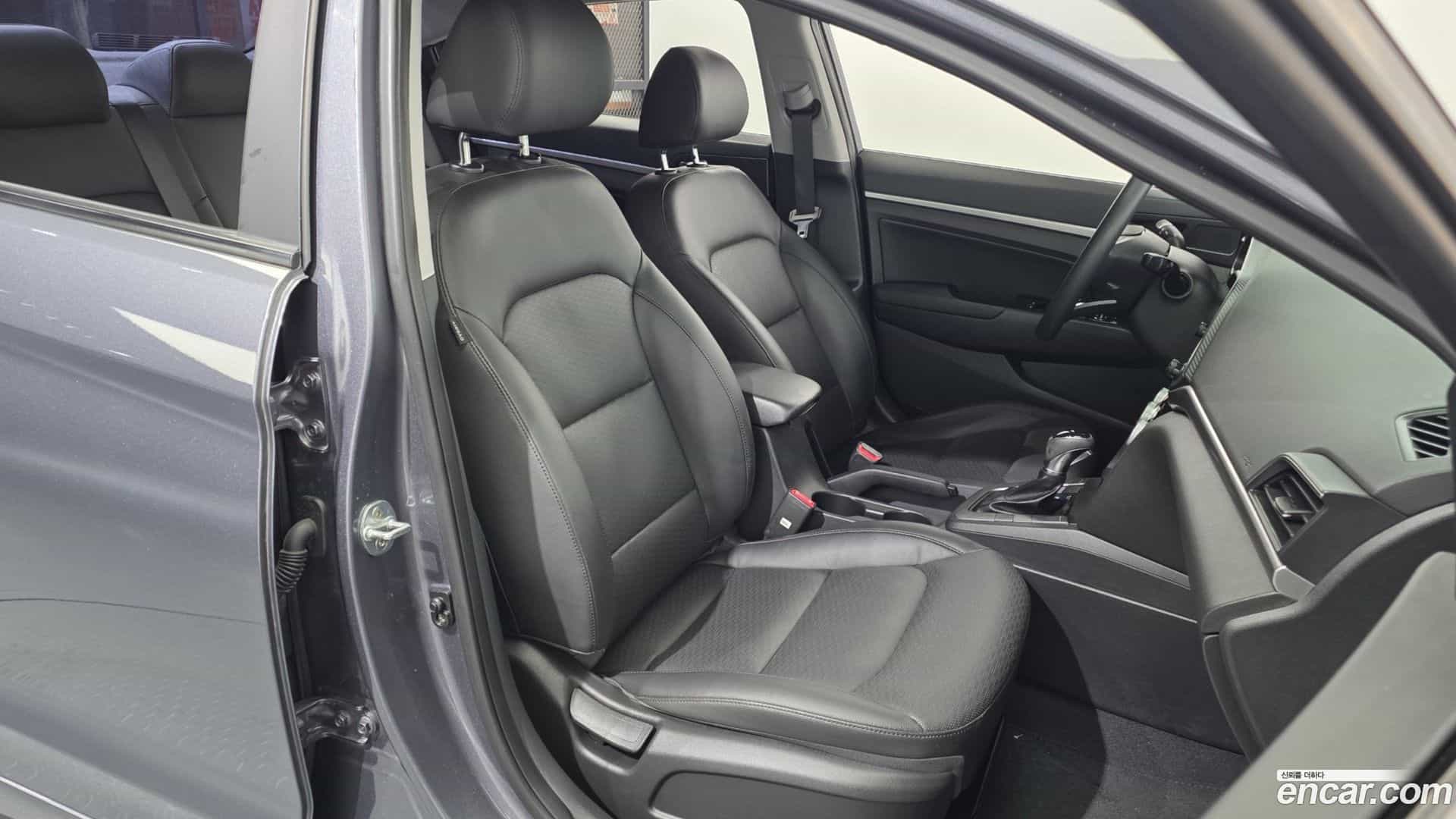 AVANTE Hyundai 2019.8-OPTION-016