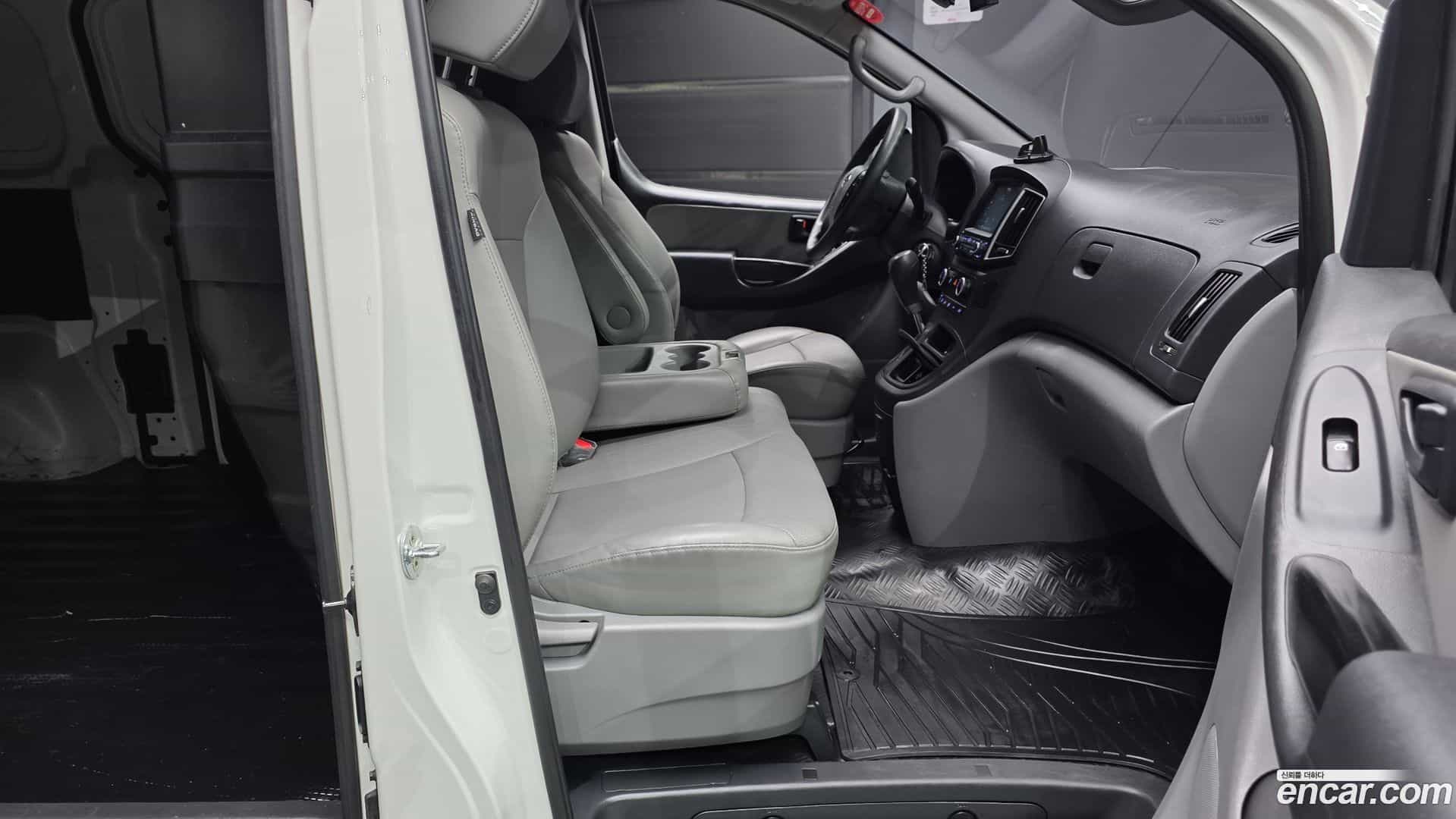 Starex Hyundai 2019.4-OPTION-015