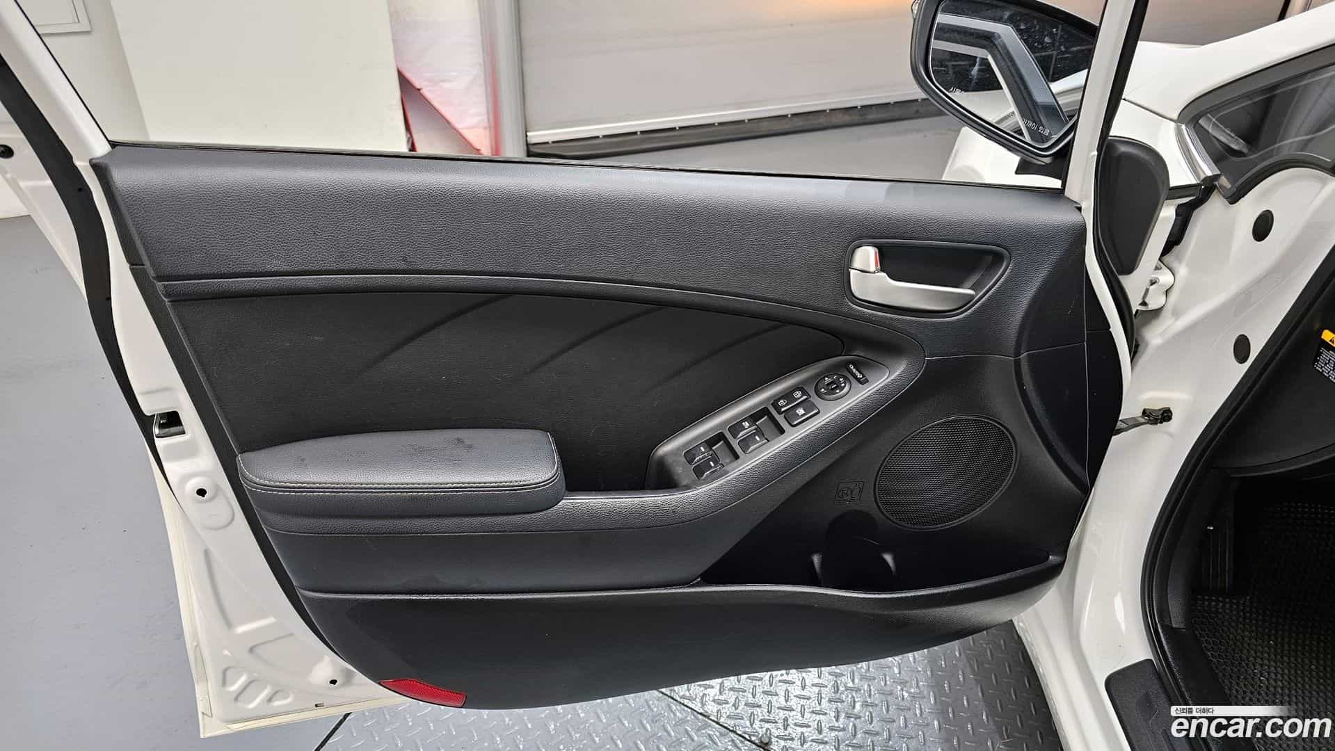 K3 Kia 2014.0-INNER-034