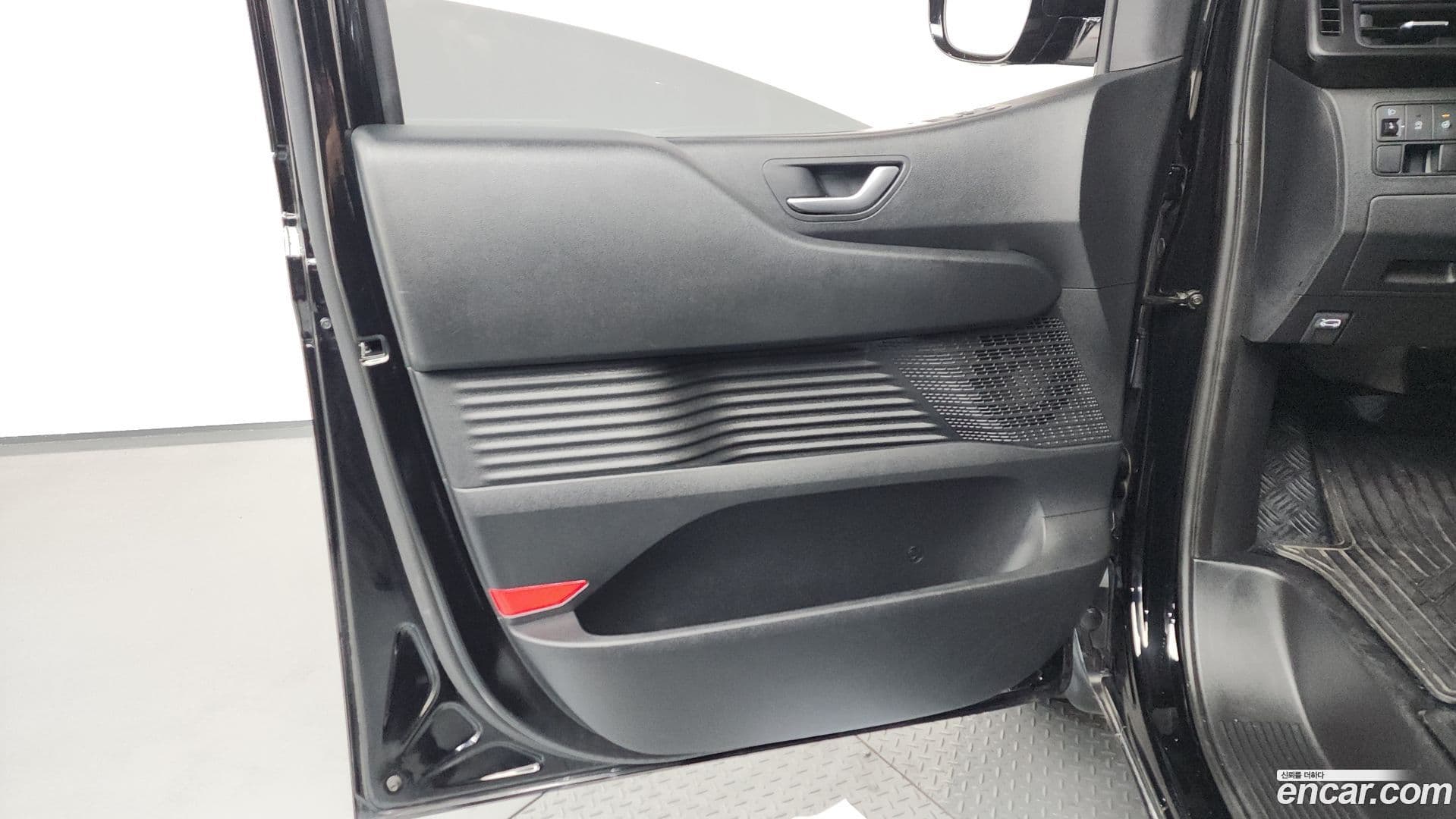 Main__Slider__Photo:Staria Hyundai 2022.3-23