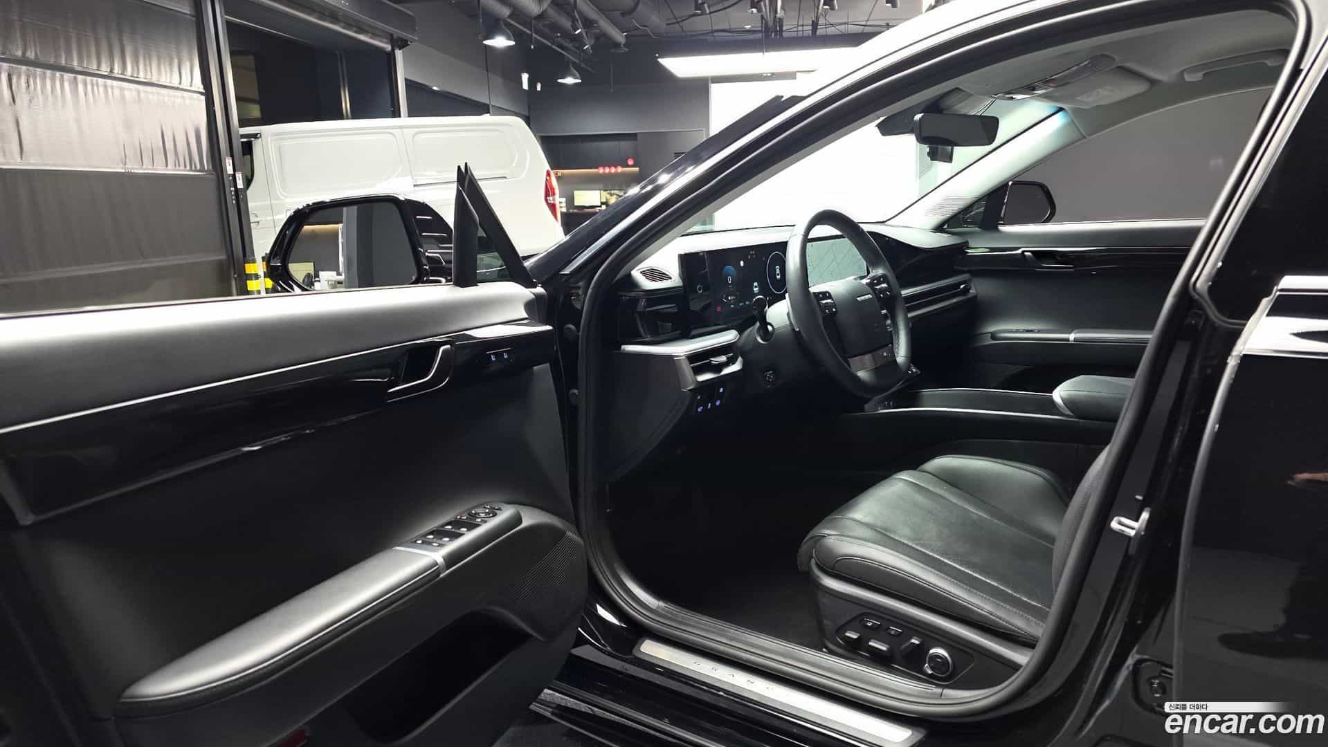 Grandeur Hyundai 2023.2-INNER-010