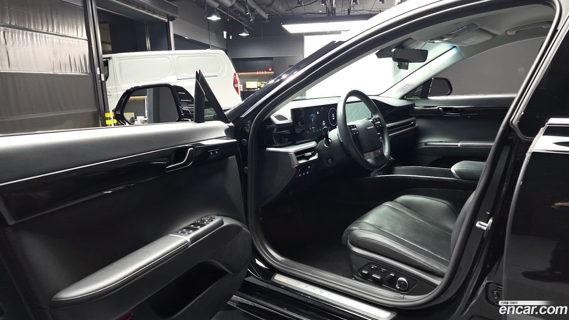 Main__Slider__Photo:Grandeur Hyundai 2023.2-9