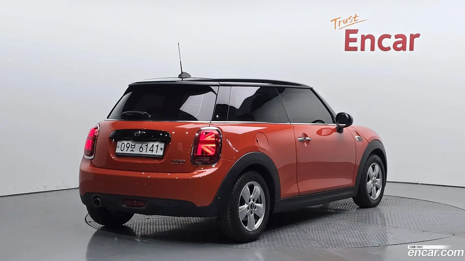 Main__Slider__Photo:Cooper Mini 2019.5-1