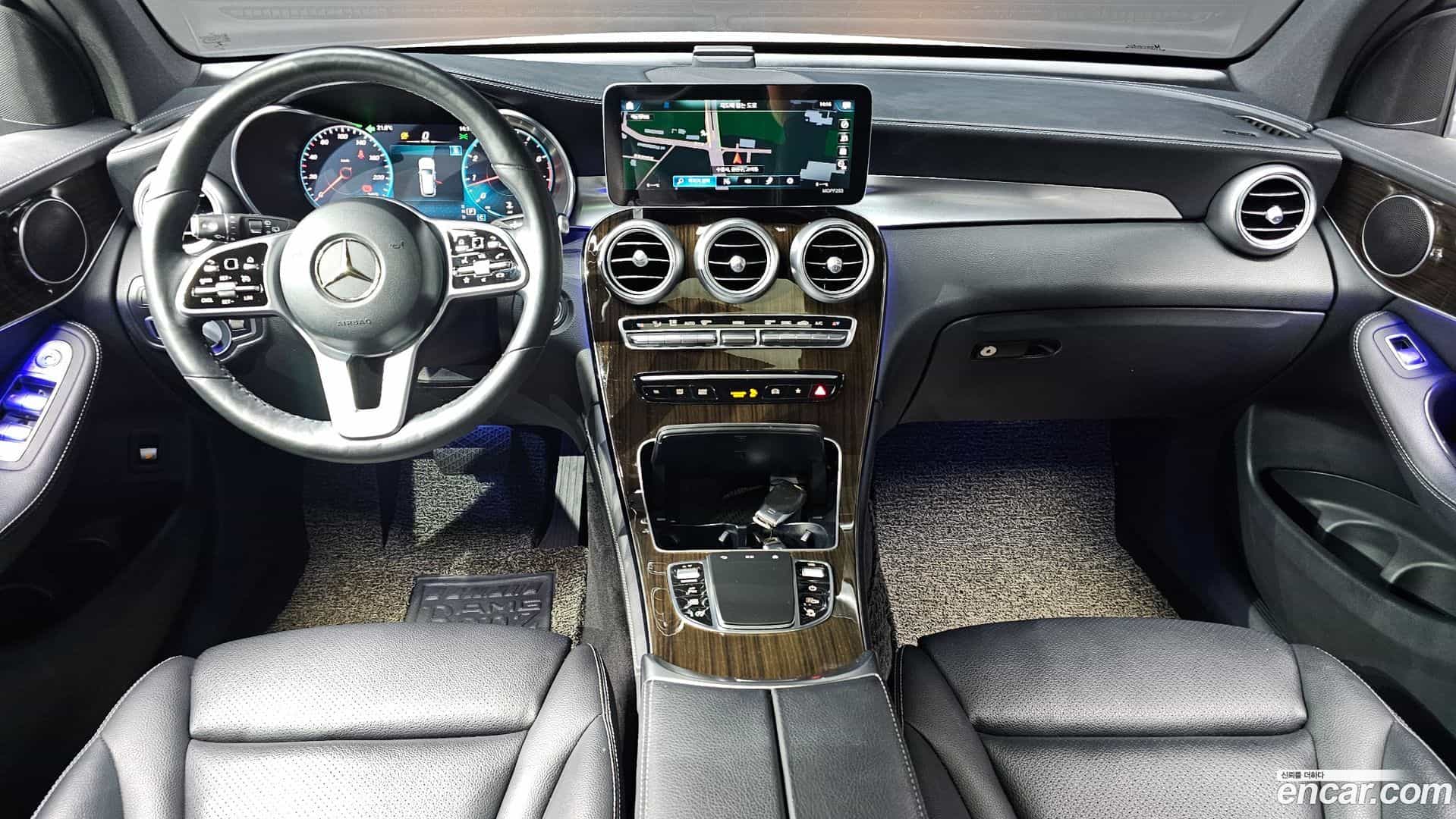 GLC-Class Mercedes-Benz 2020.2-INNER-007