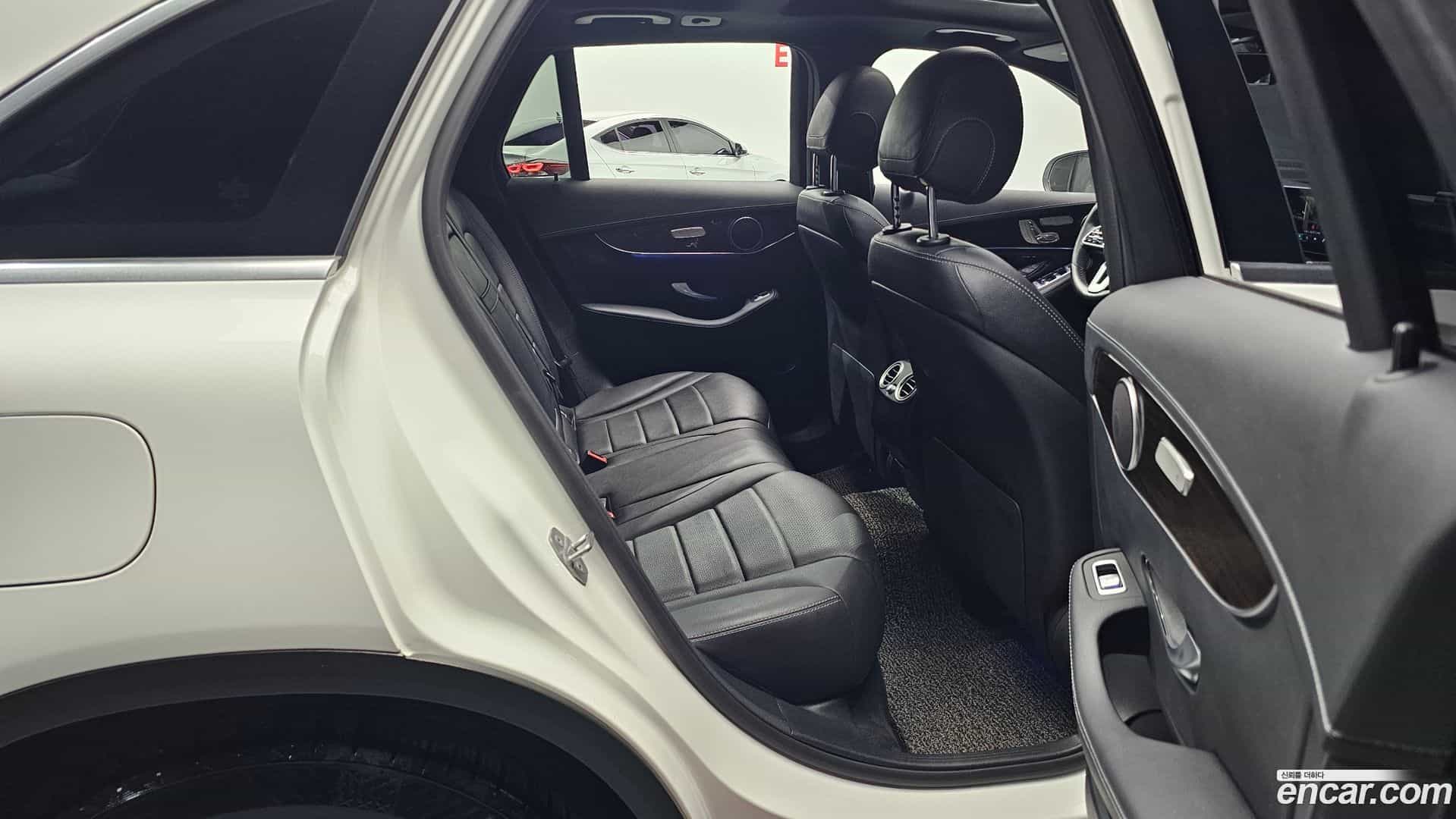 GLC-Class Mercedes-Benz 2020.2-OPTION-015