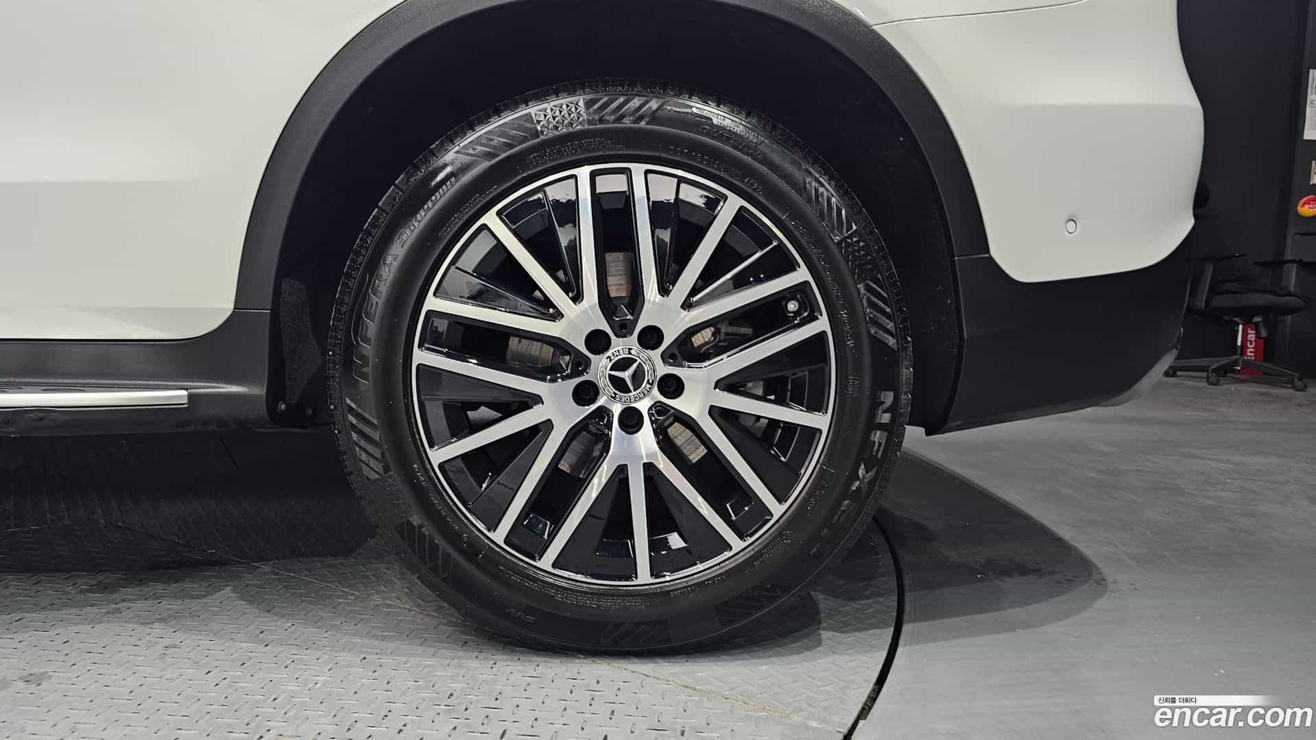 GLC-Class Mercedes-Benz 2020.2-OUTER-031