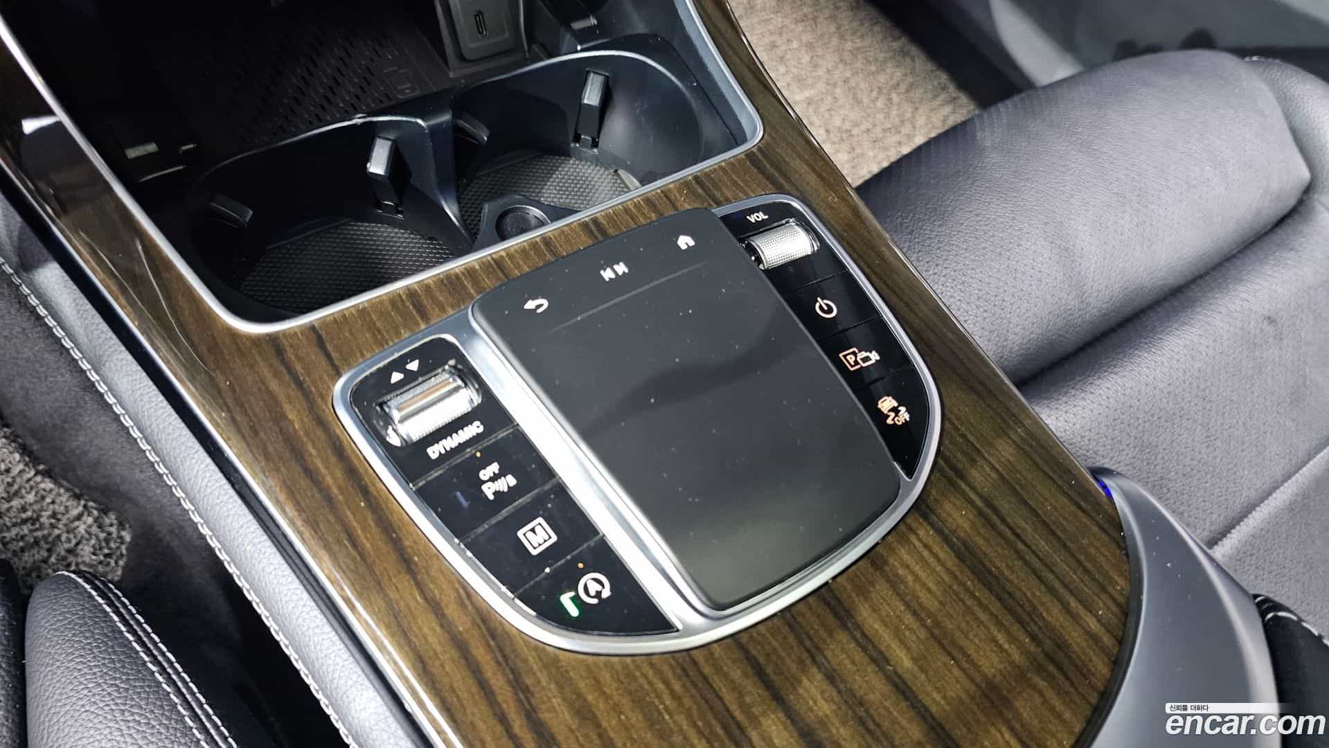 GLC-Class Mercedes-Benz 2020.2-OPTION-044