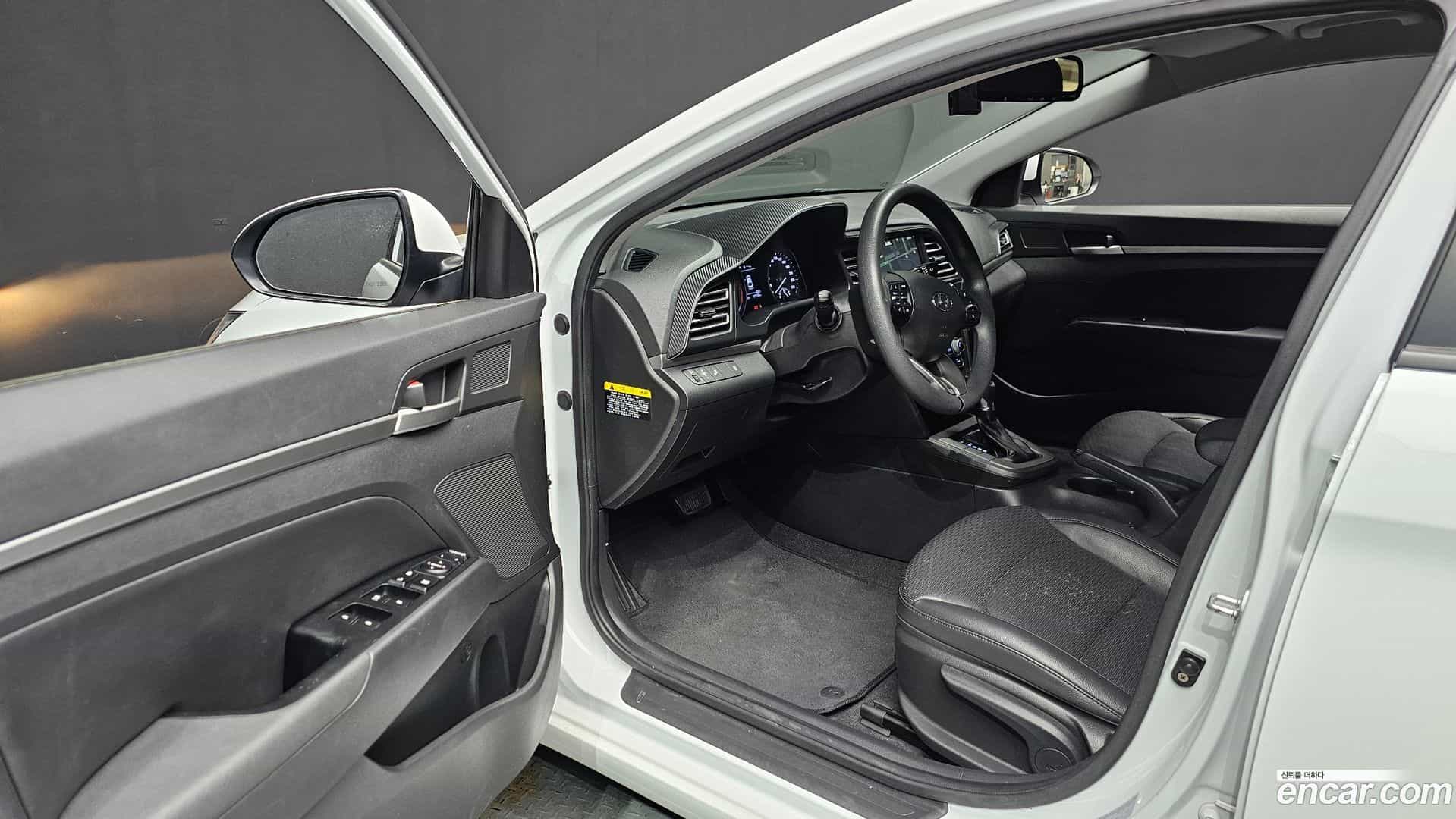 AVANTE Hyundai 2019.5-INNER-010