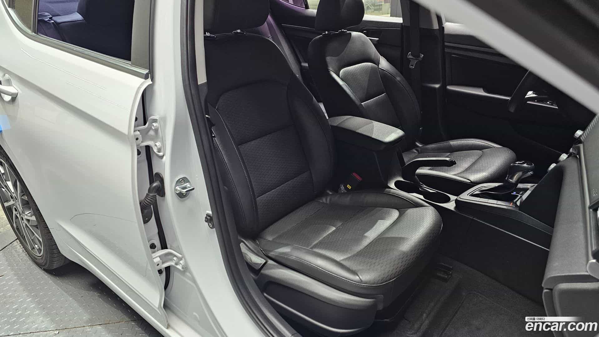 AVANTE Hyundai 2019.5-OPTION-015