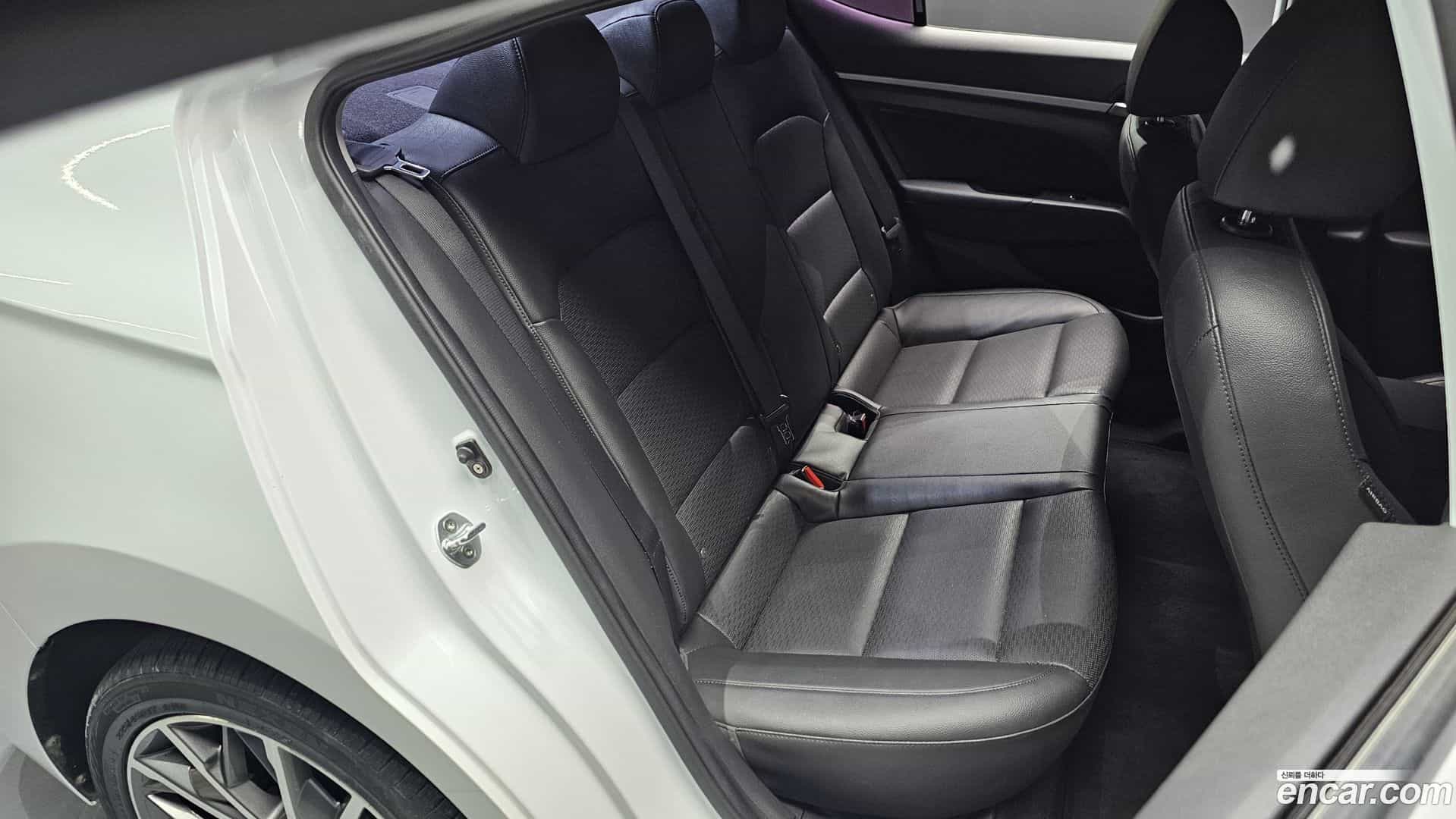 AVANTE Hyundai 2019.5-OPTION-016