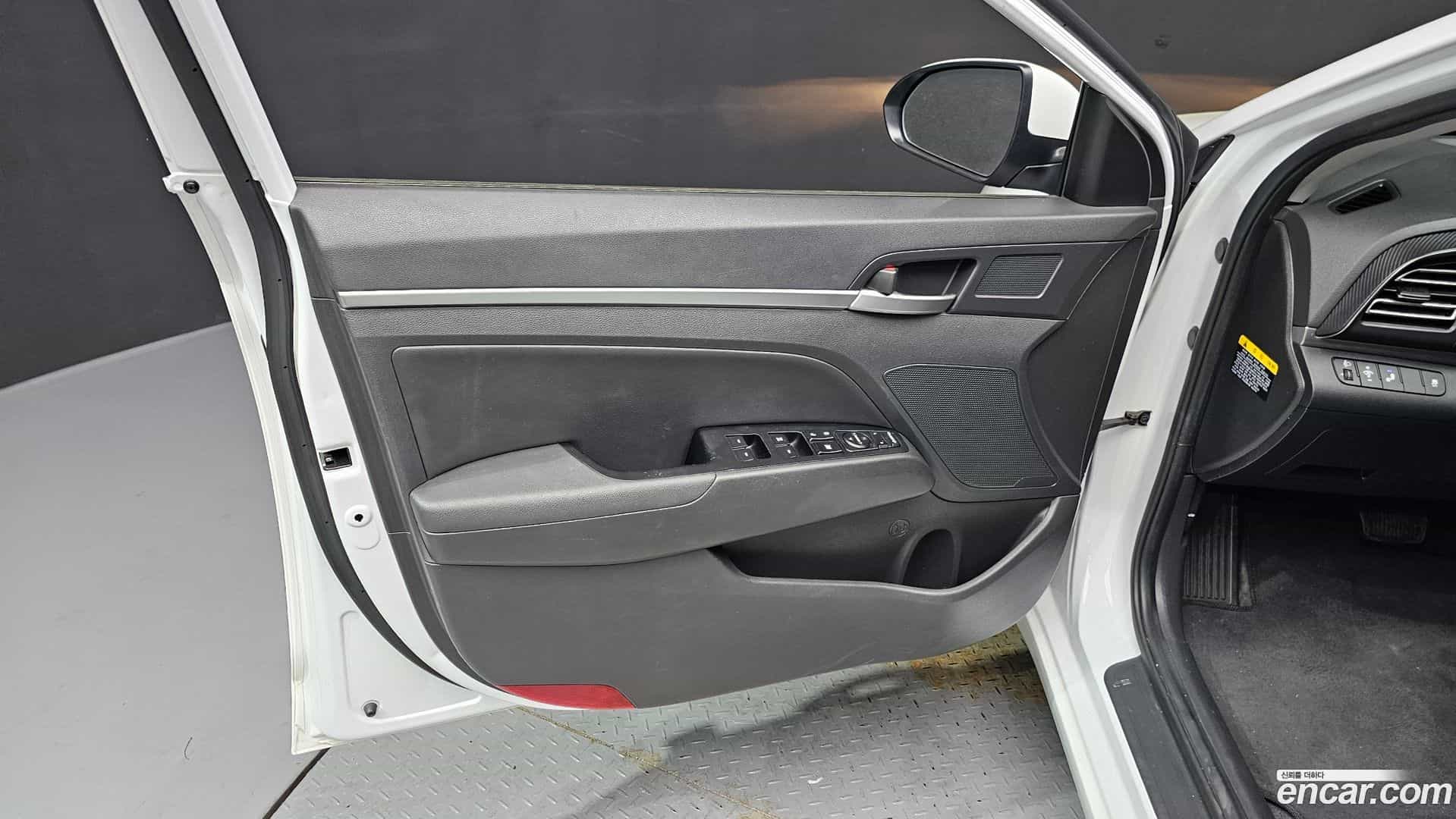 AVANTE Hyundai 2019.5-INNER-034