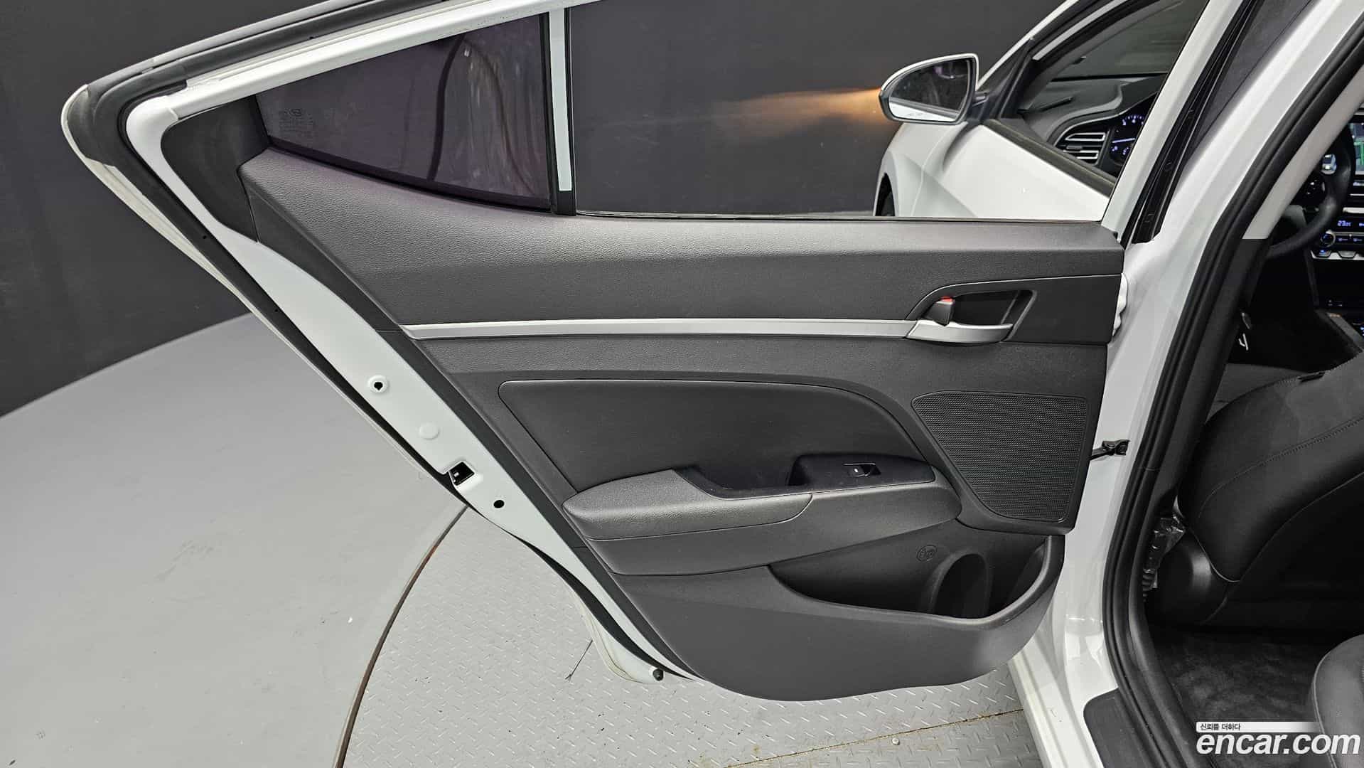 AVANTE Hyundai 2019.5-INNER-035