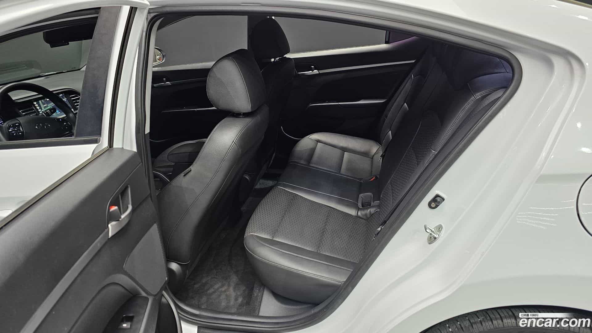 AVANTE Hyundai 2019.5-INNER-036