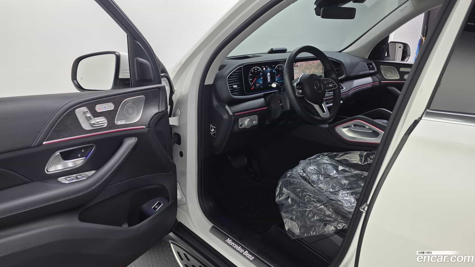 GLE-Class Mercedes-Benz 2023.3-INNER-010