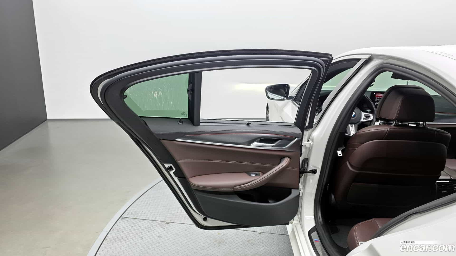 5-Series BMW 2022.8-INNER-035