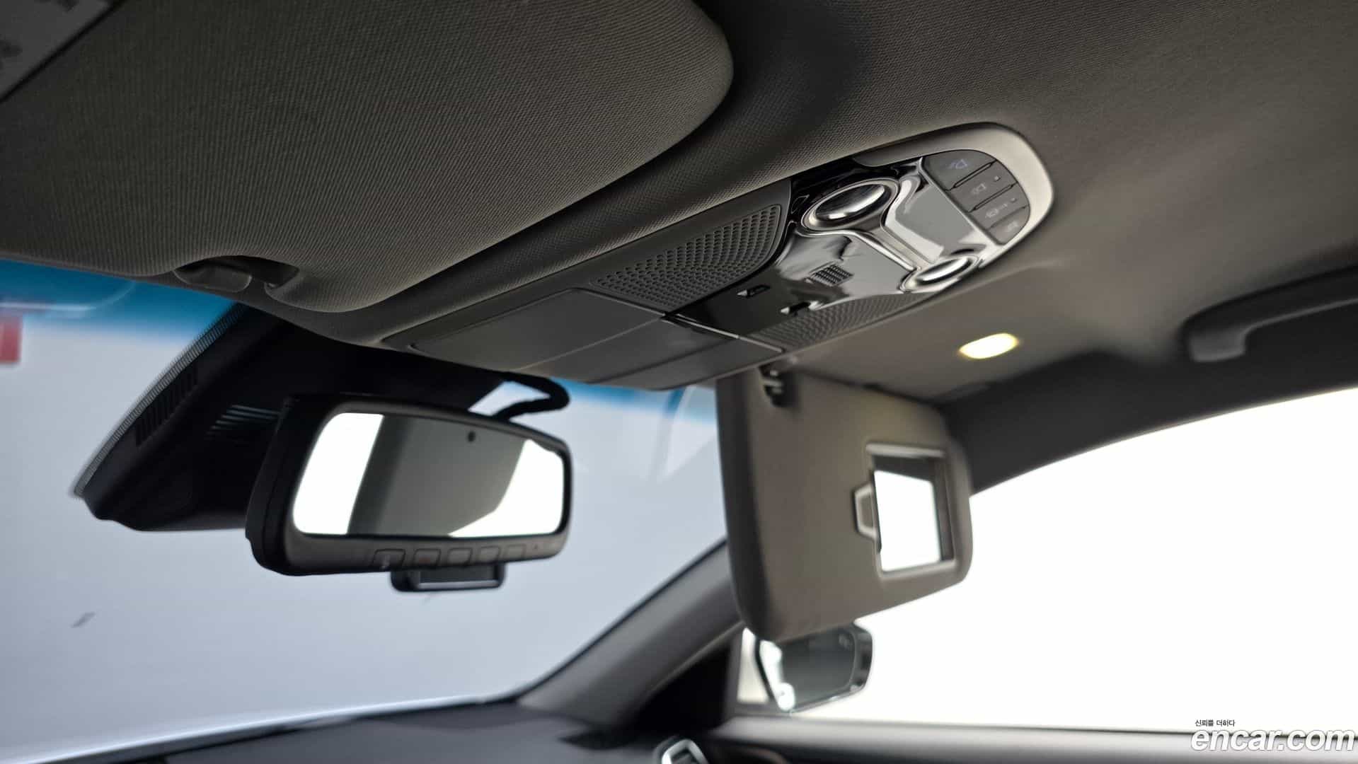 Grandeur Hyundai 2018.0-OPTION-023