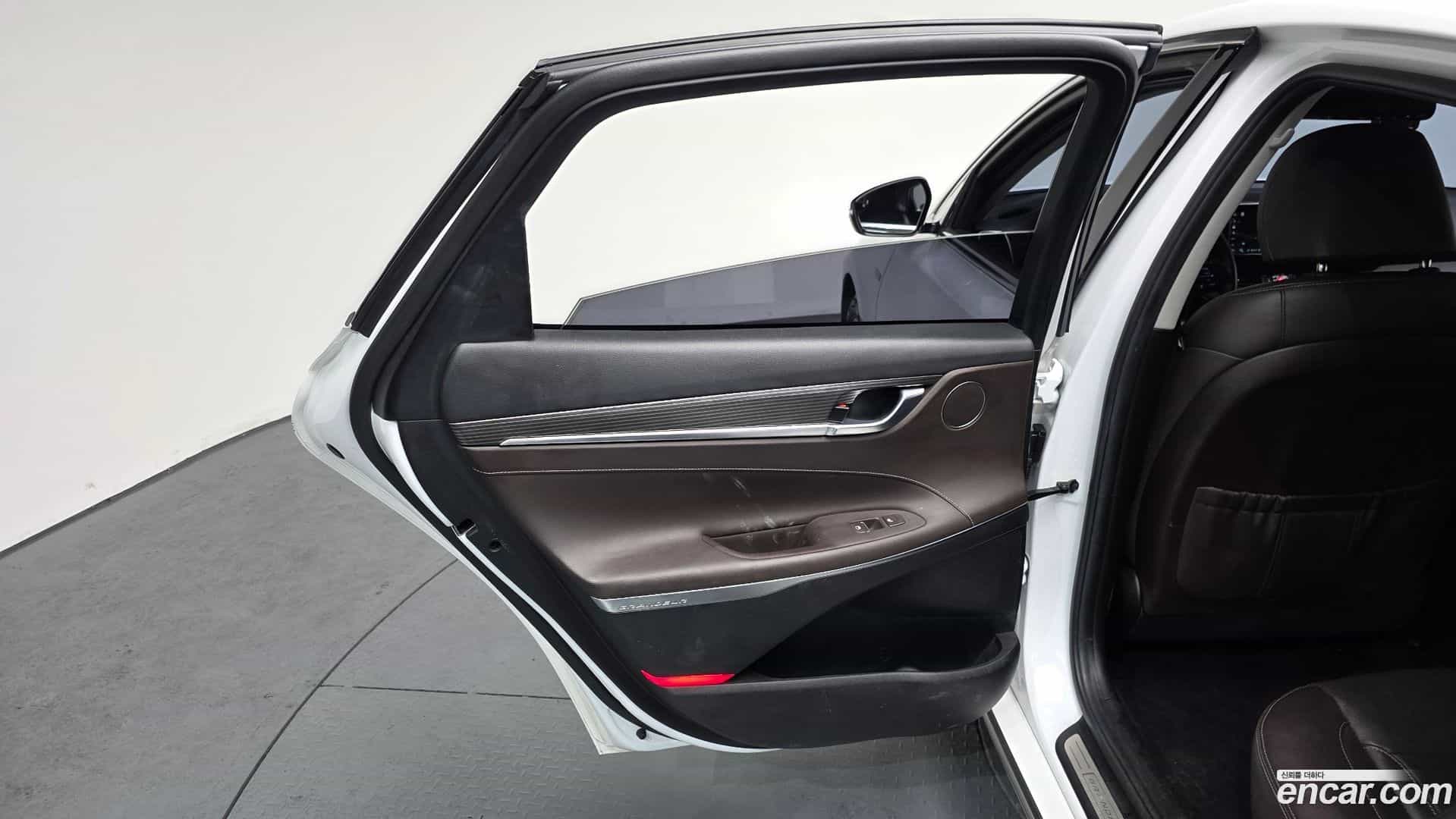 Grandeur Hyundai 2018.0-INNER-035
