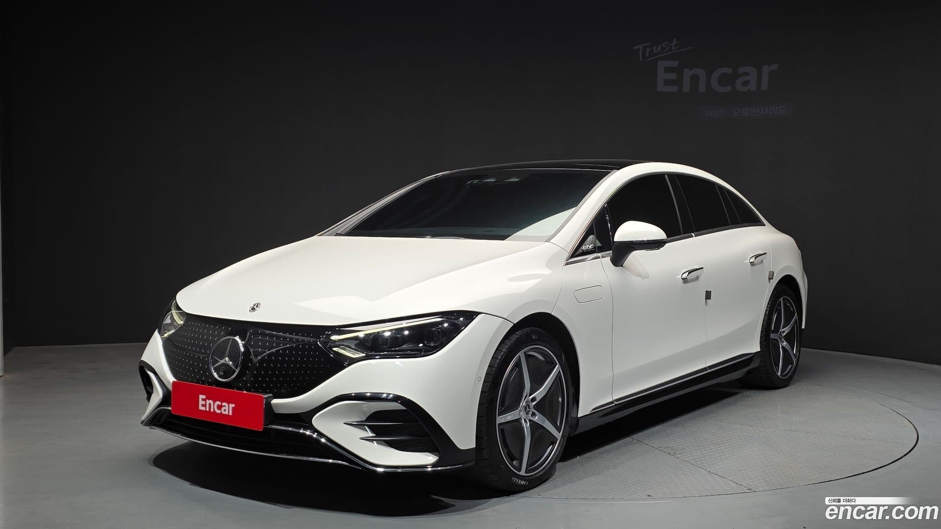 Main__Slider__Photo:EQE Mercedes-Benz 2023.3-0